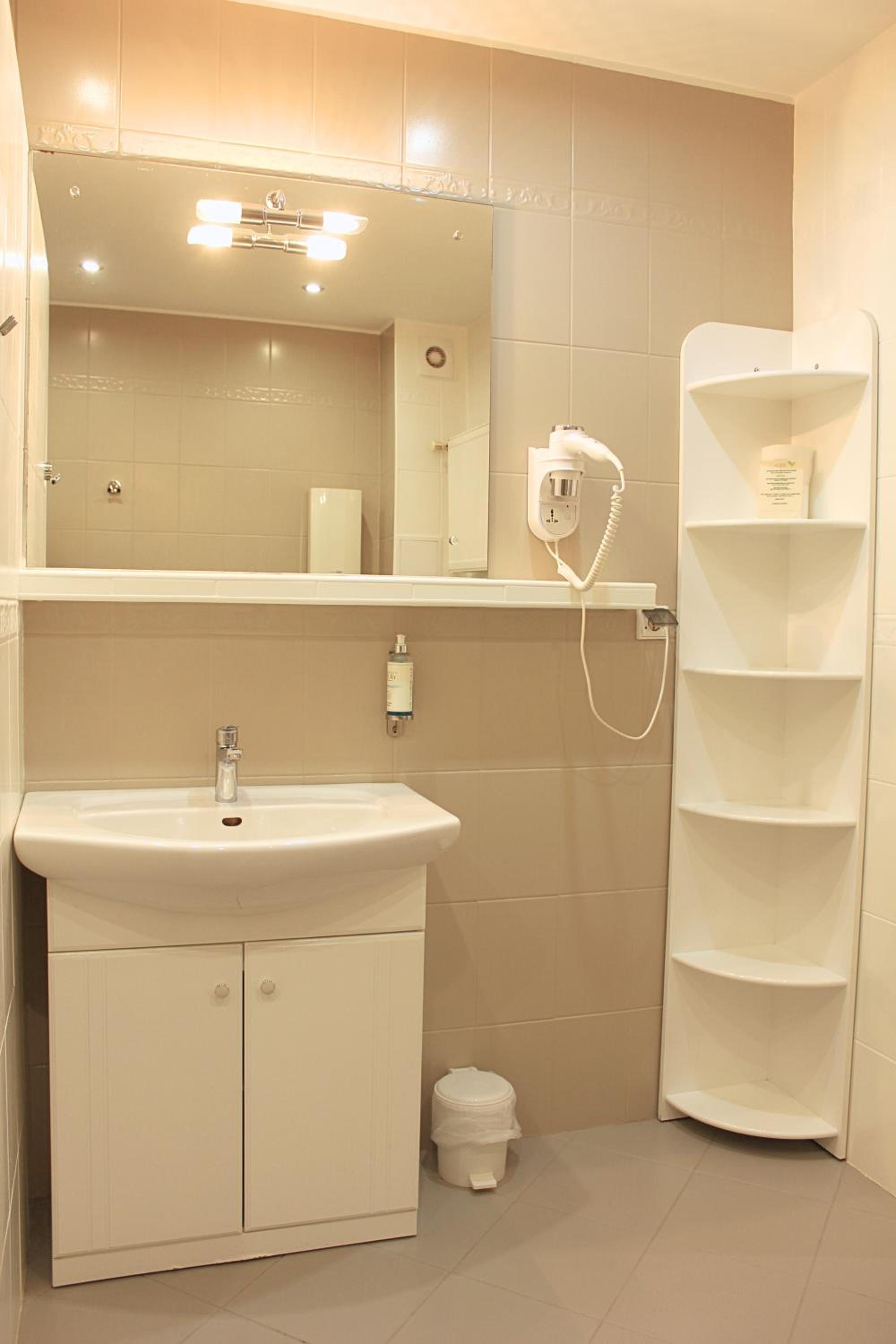 Junior Suite with Balcony - Photo 5