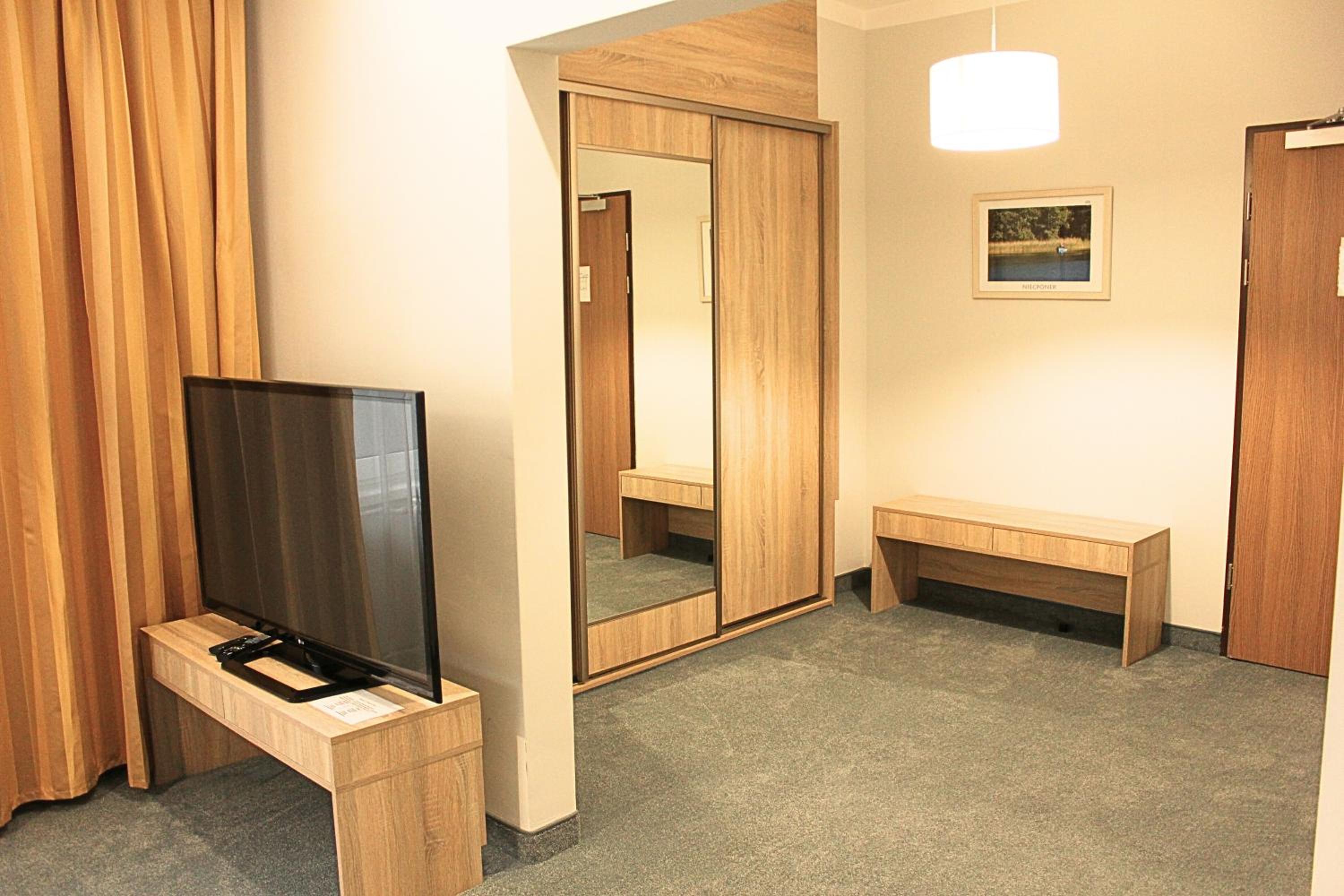 Junior Suite with Balcony - Photo 6