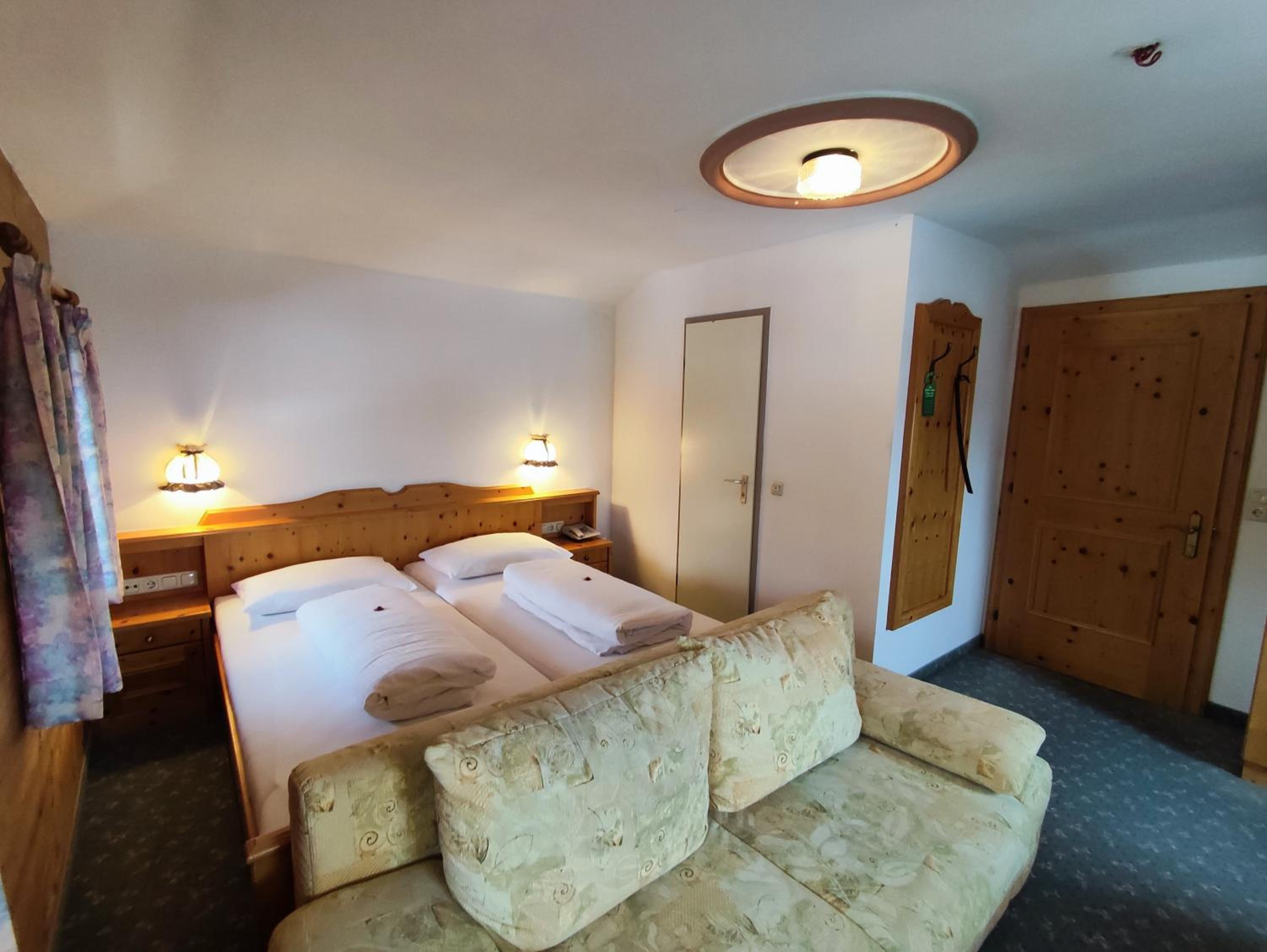 Double Room - Photo 5