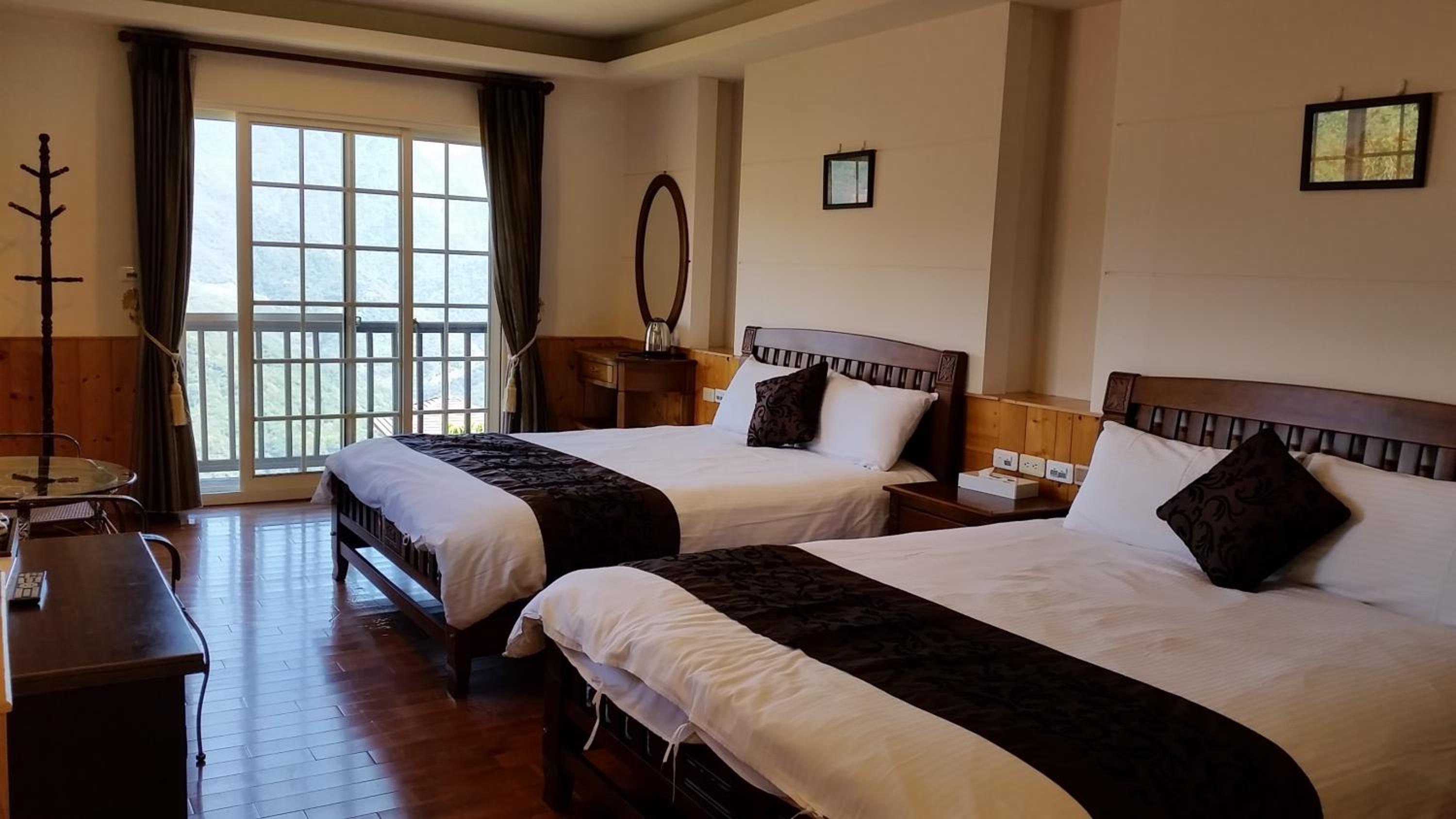 Quadruple Room with Mountain View
