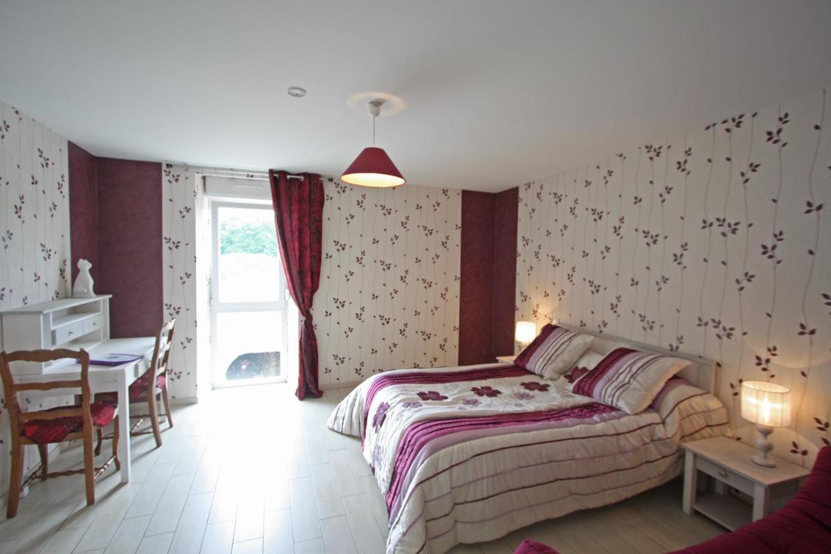 Queen Room photo 2
