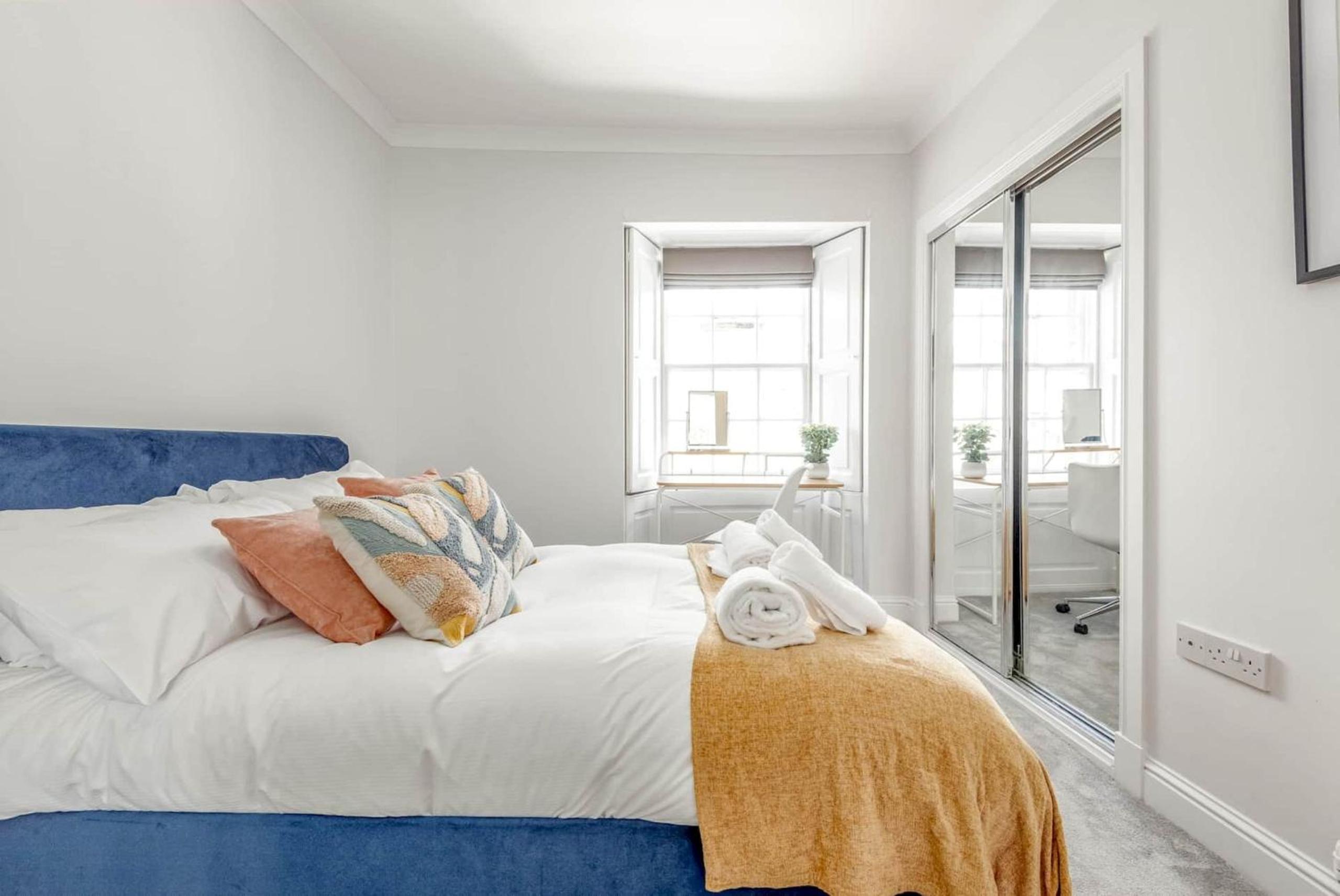 Two-Bedroom Apartment - Photo 17