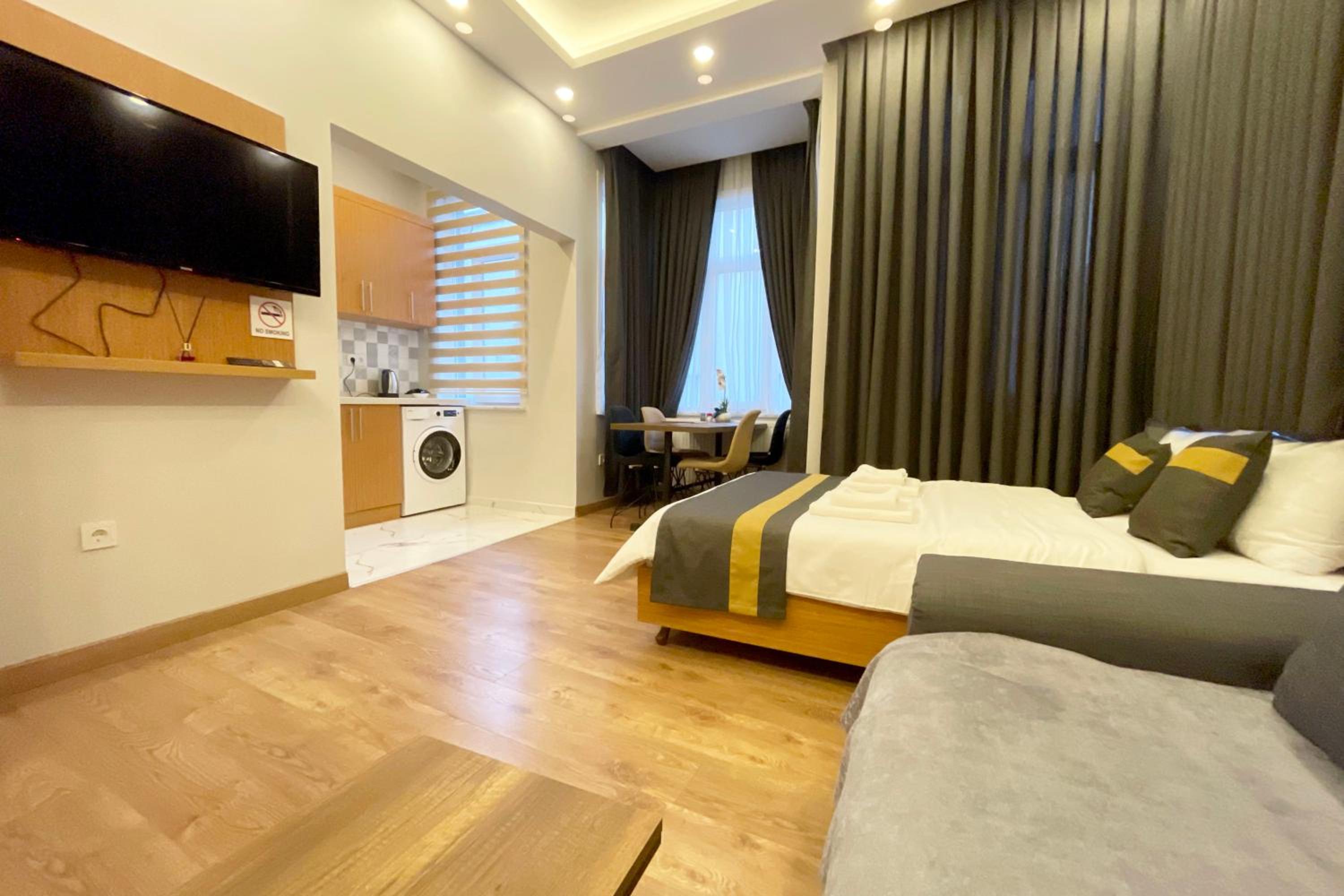 One-Bedroom Apartment photo 2