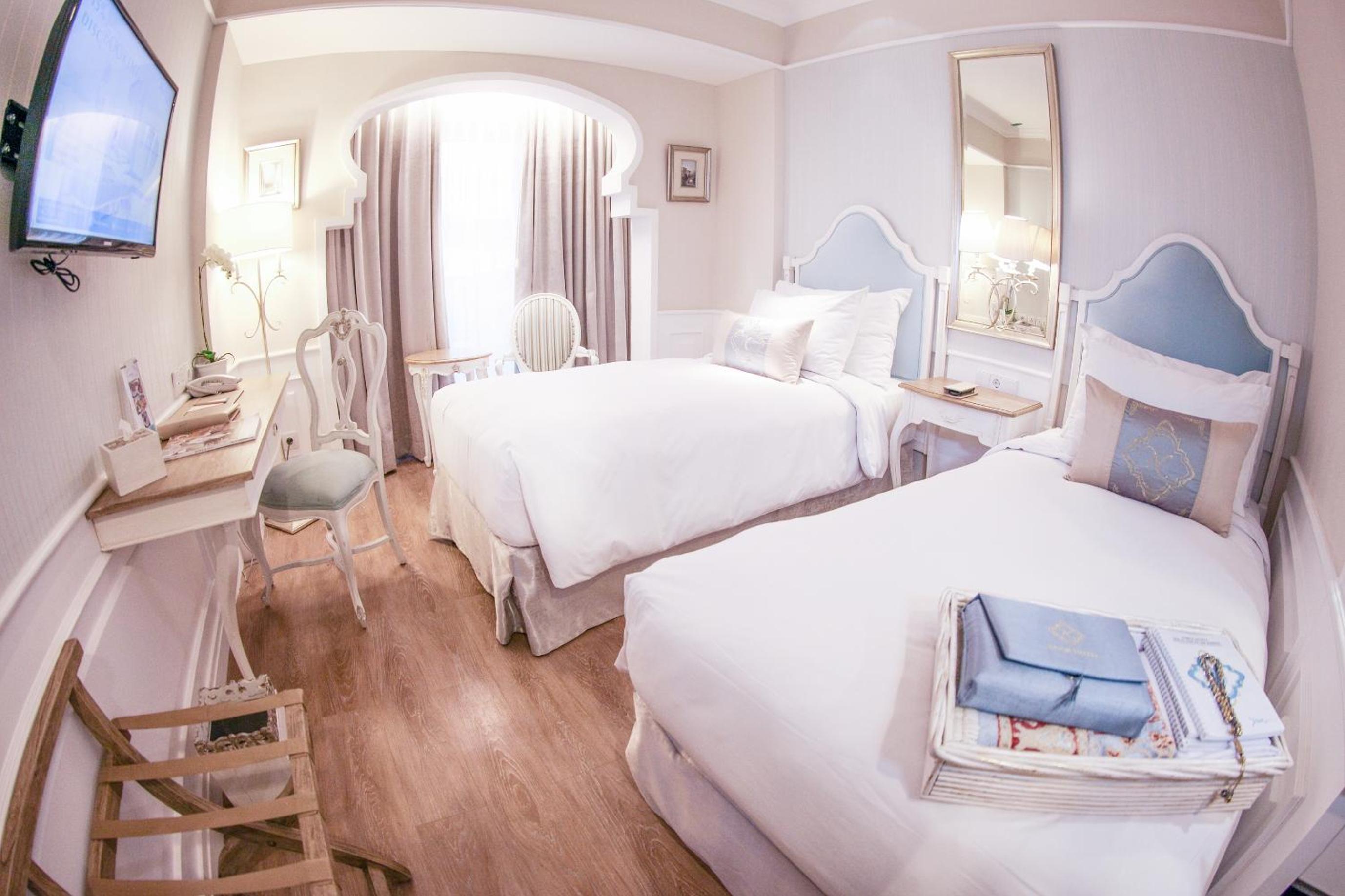 Deluxe Twin Room photo 3
