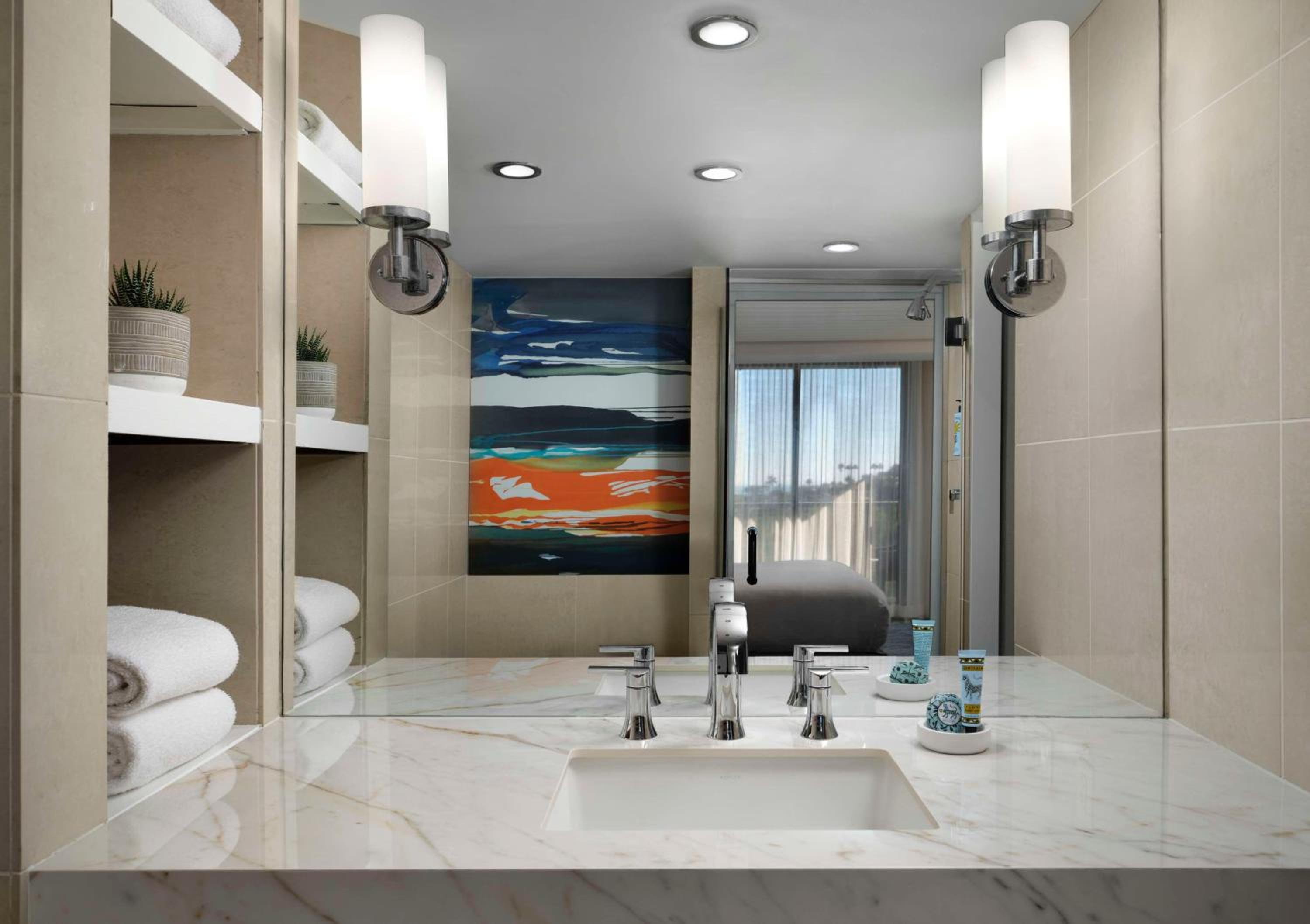 Deluxe King Room - Photo 5