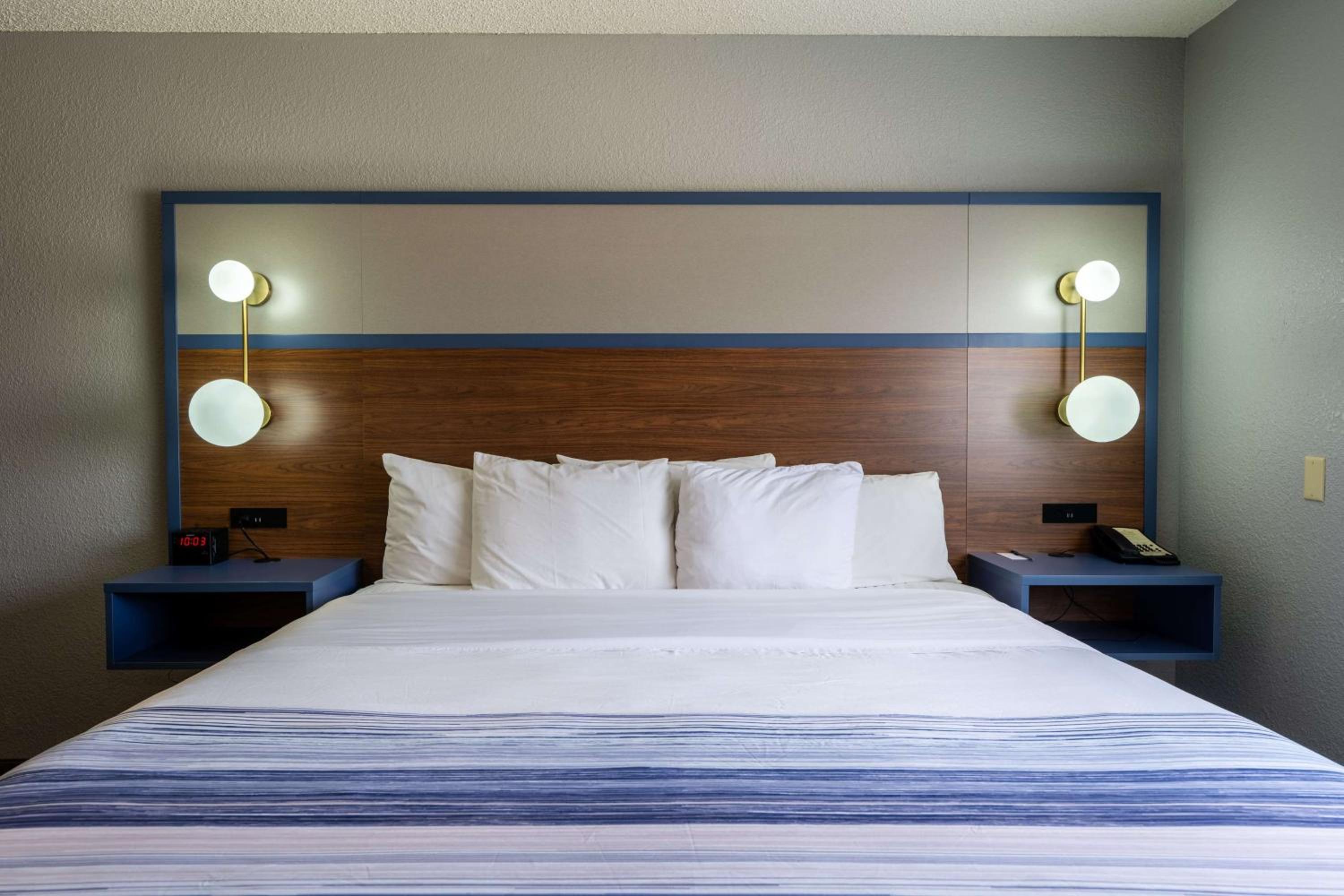 King Room - Non-Smoking photo 1