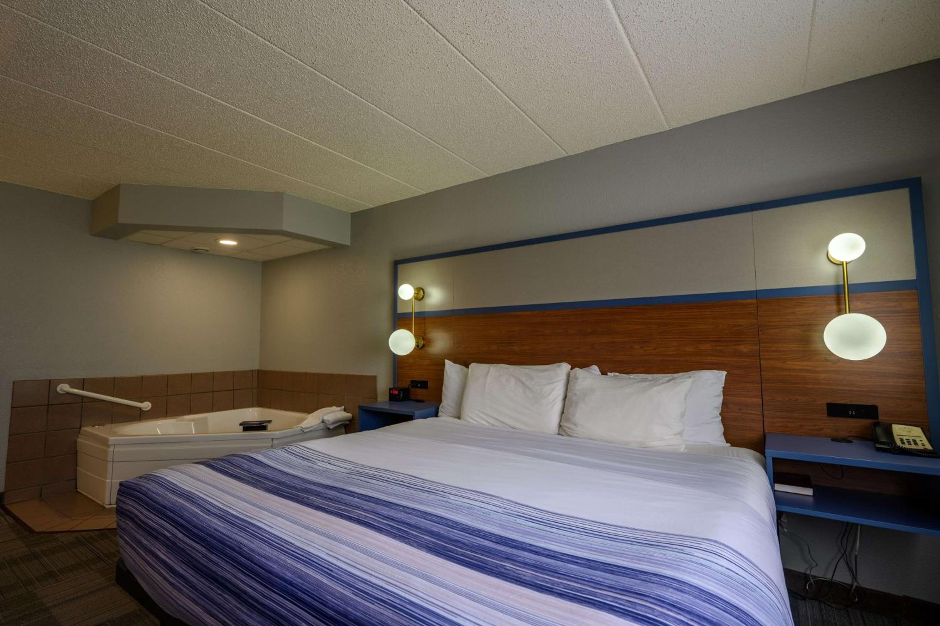King Room - Non-Smoking - Photo 1