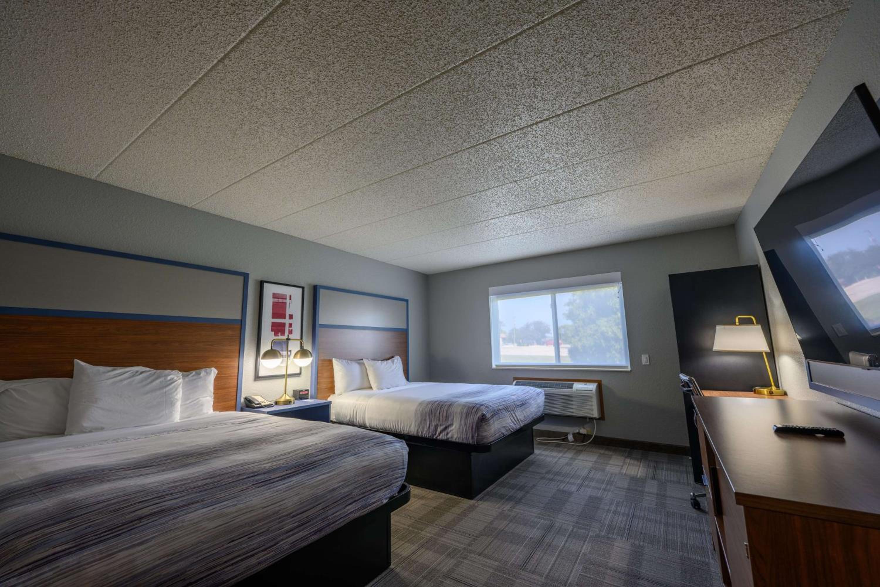 Queen Room with Two Queen Beds - Mobility Access/Non-Smoking - Photo 1