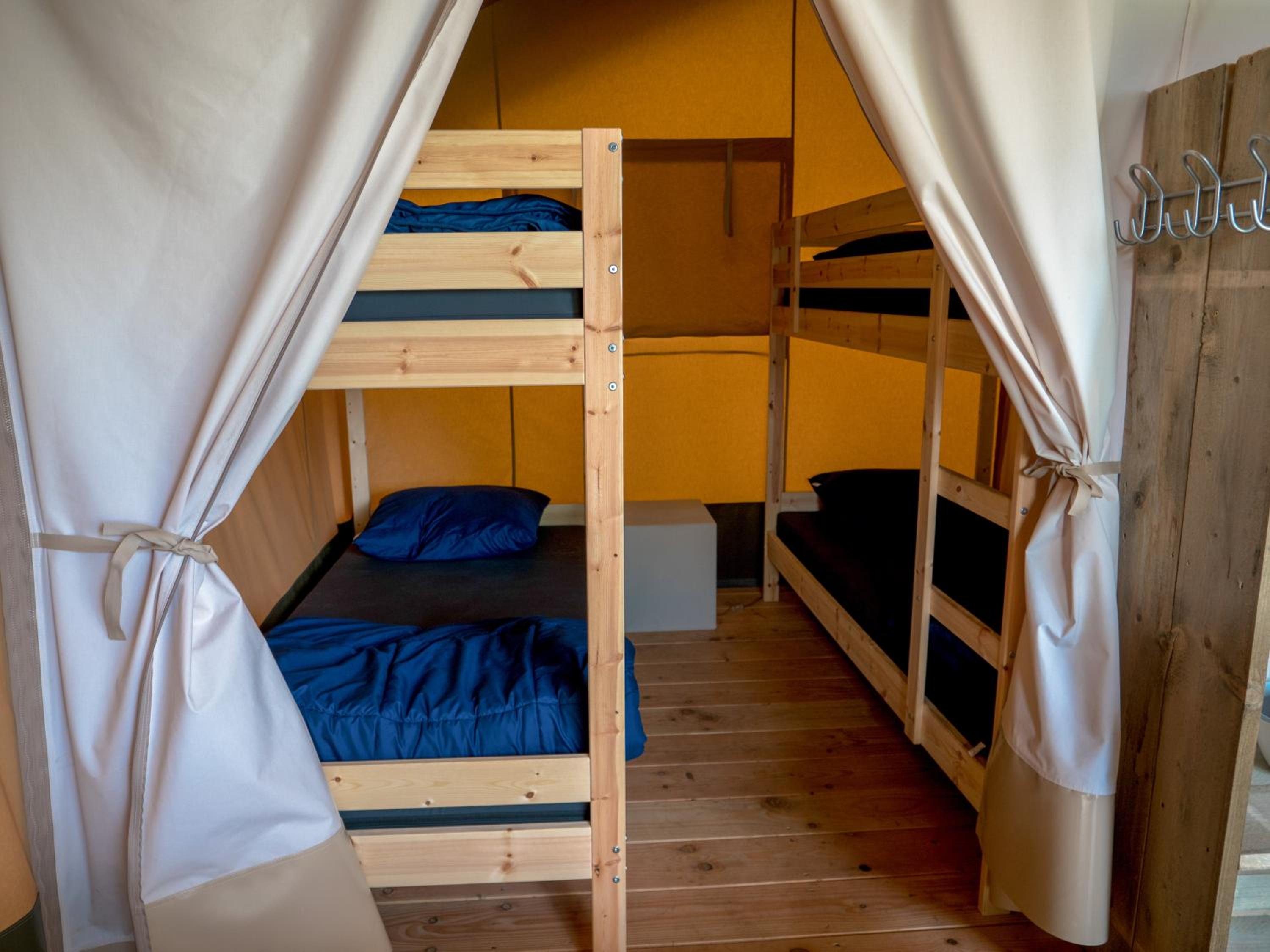 Tent 2 photo 1