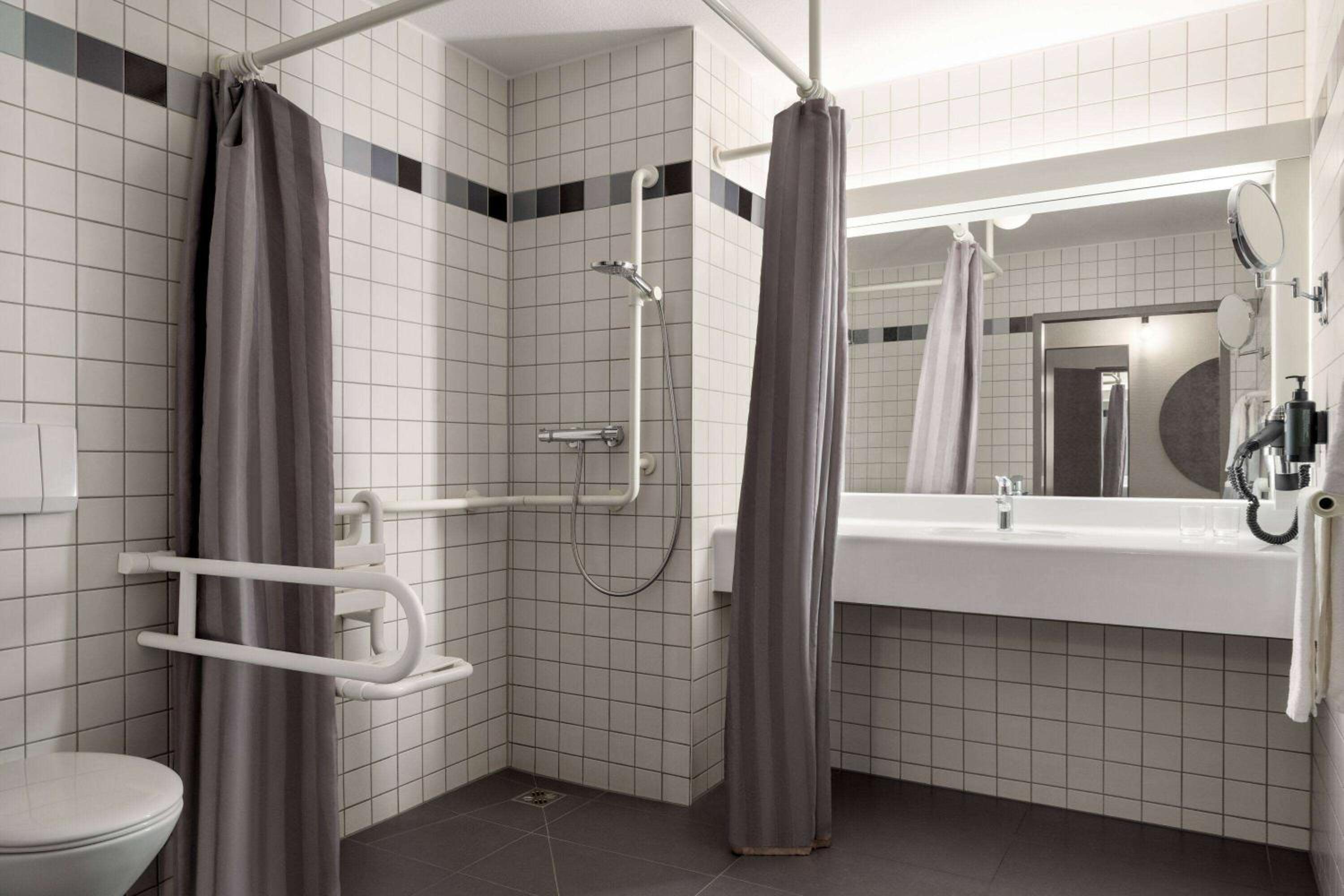 Comfort Accessible Room photo 2