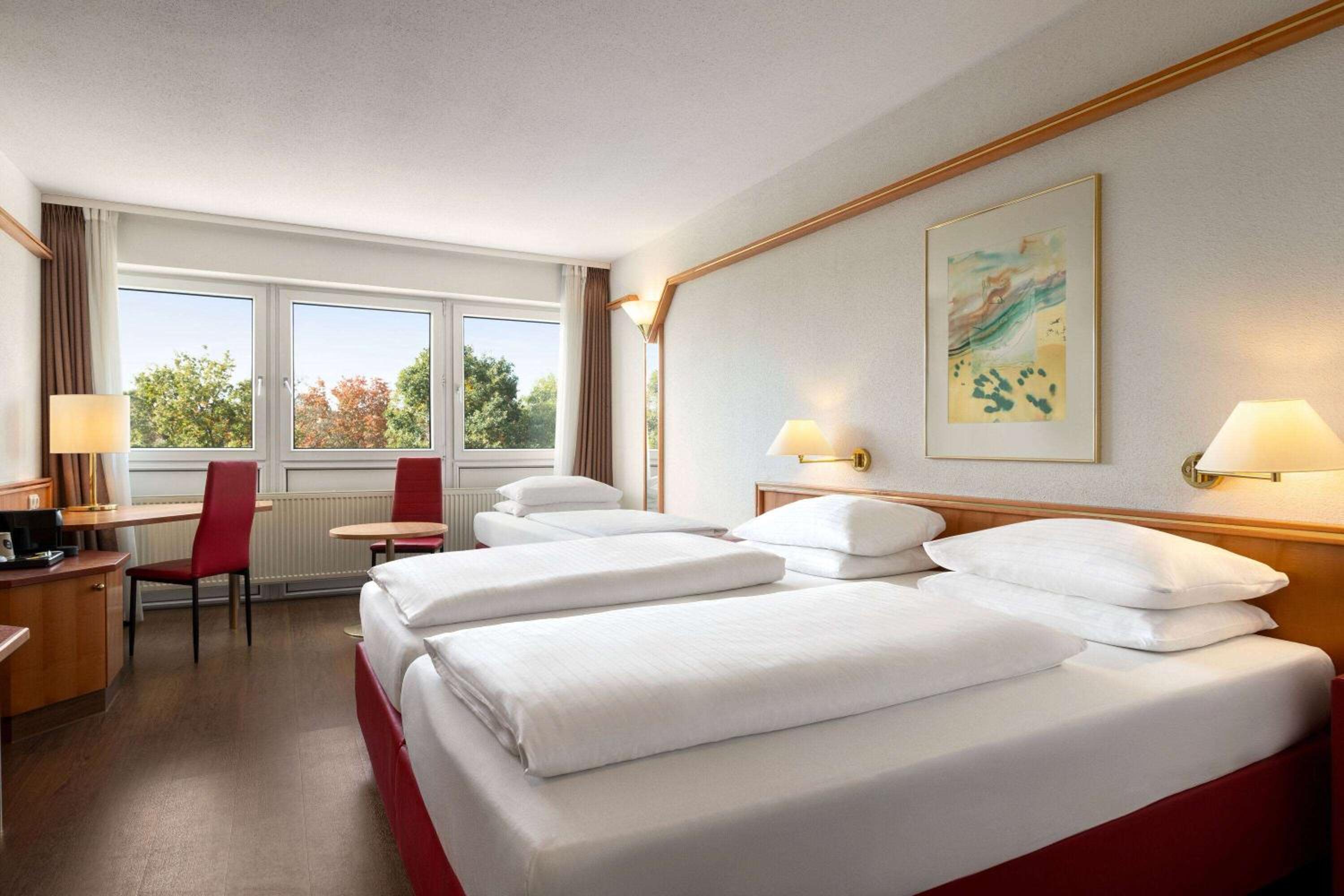 Lounge Plus Room
