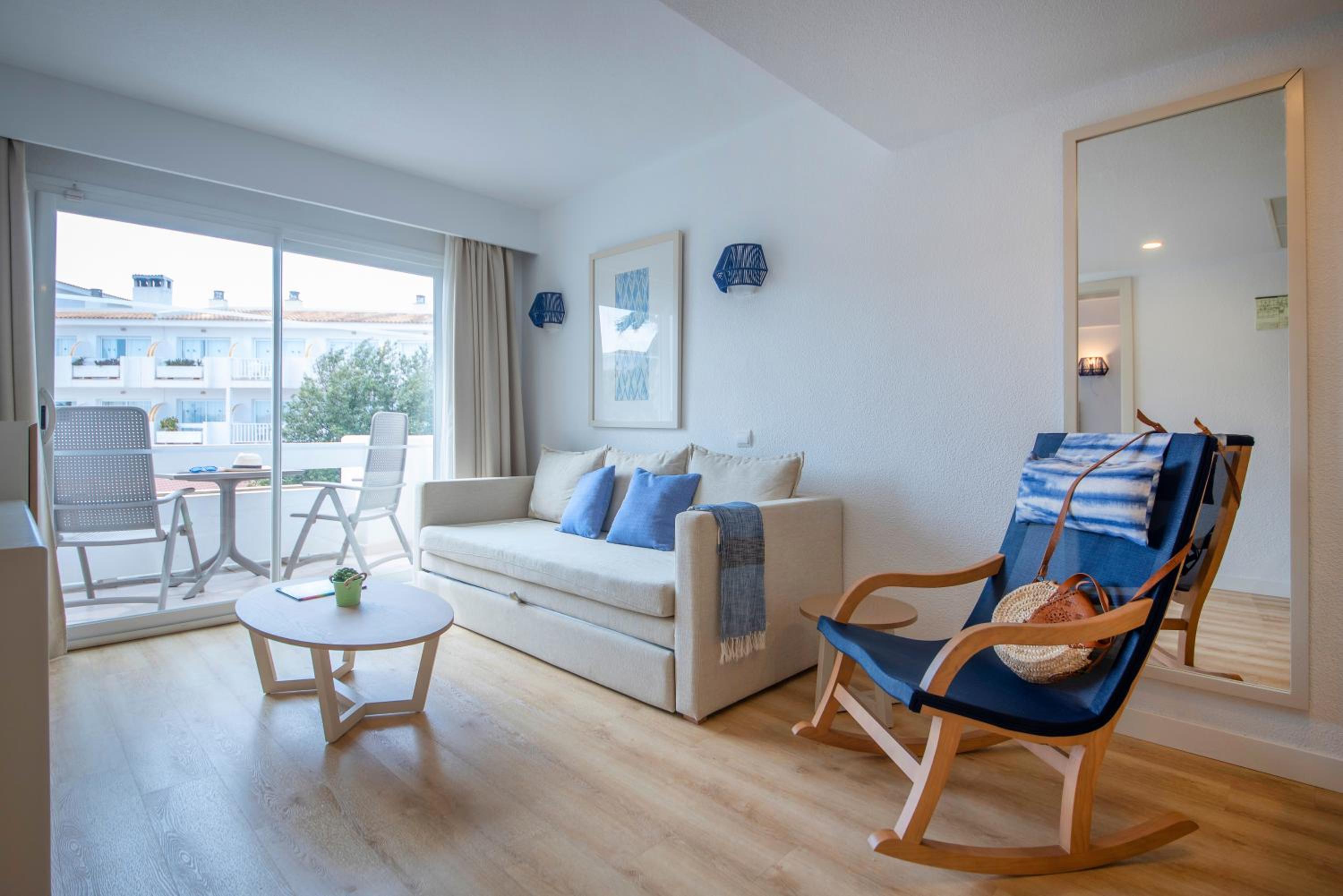 Junior Suite with Balcony photo 3