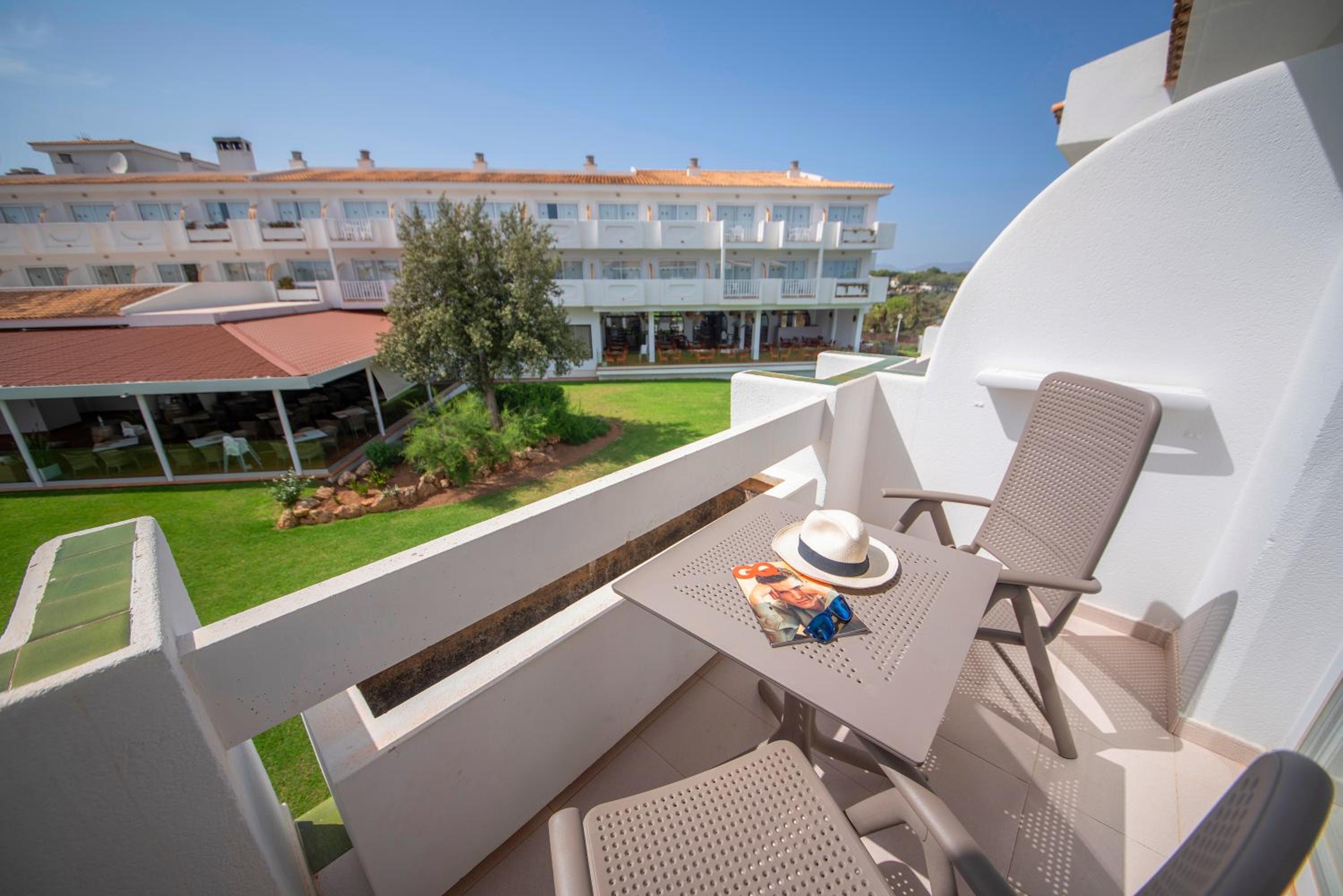 Junior Suite with Balcony photo 2