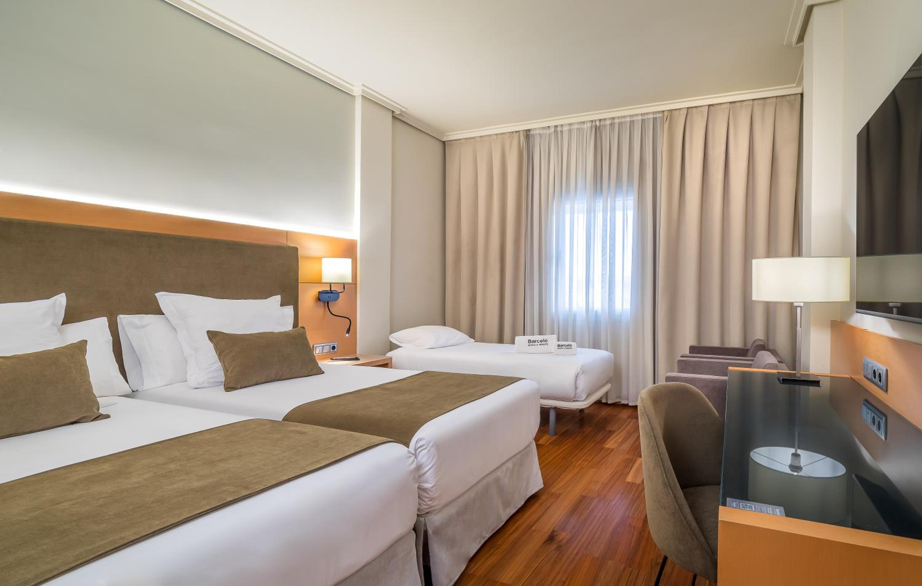 Superior Triple Room (2 Adults + 1 Child) - Photo 10