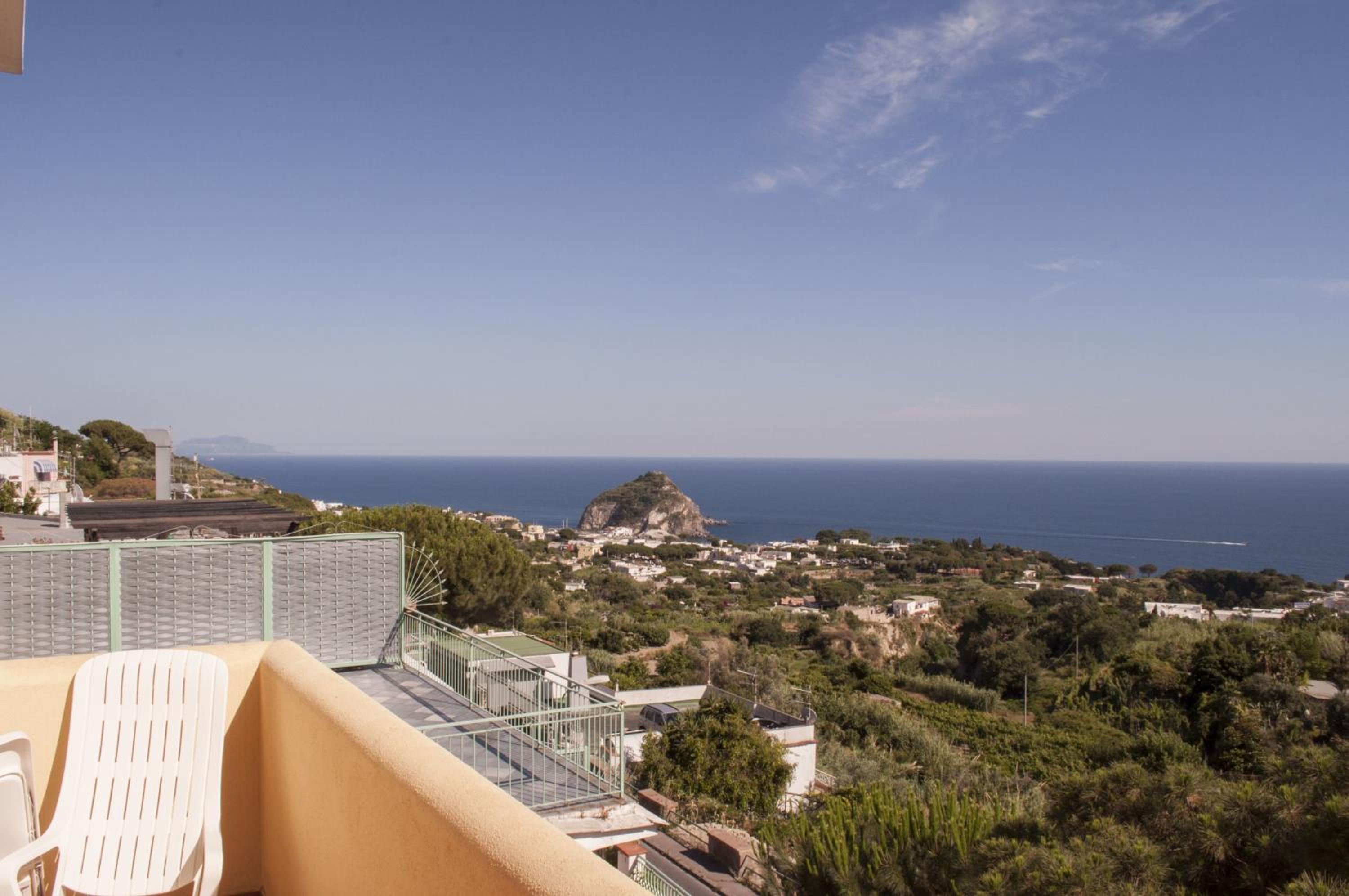 Quadruple Room with Sea View - Photo 2