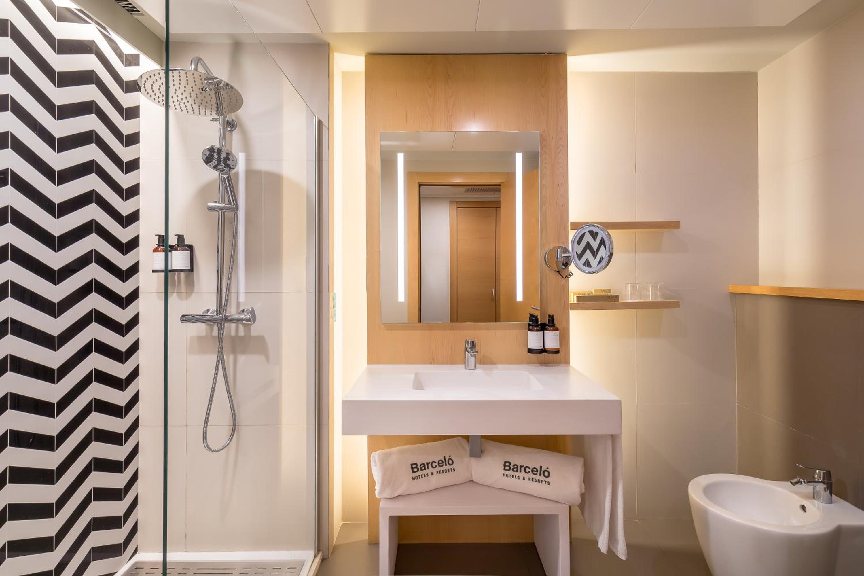 Superior Triple Room (2 Adults + 1 Child) - Photo 4