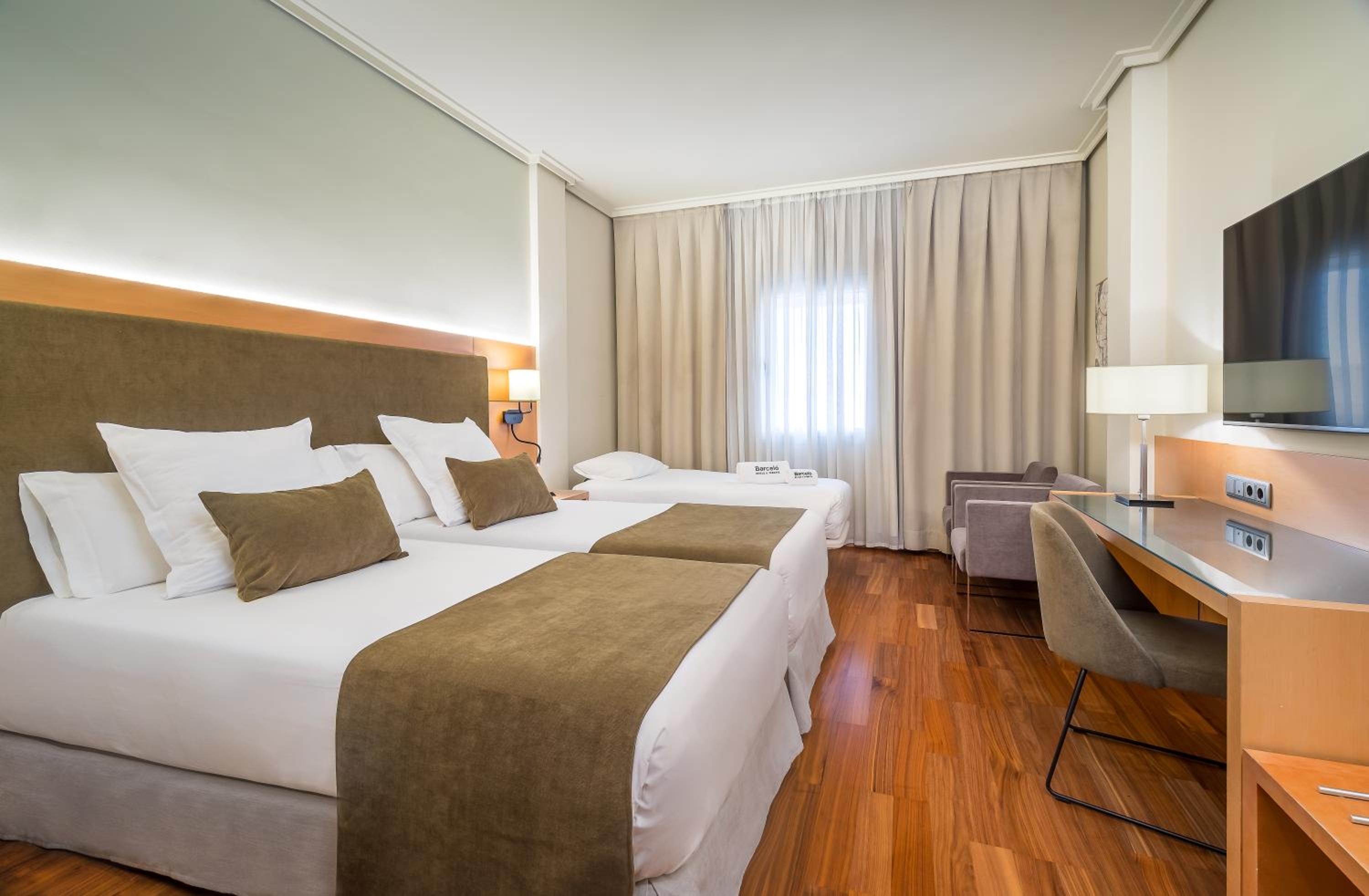 Superior Triple Room (2 Adults + 1 Child) - Photo 9