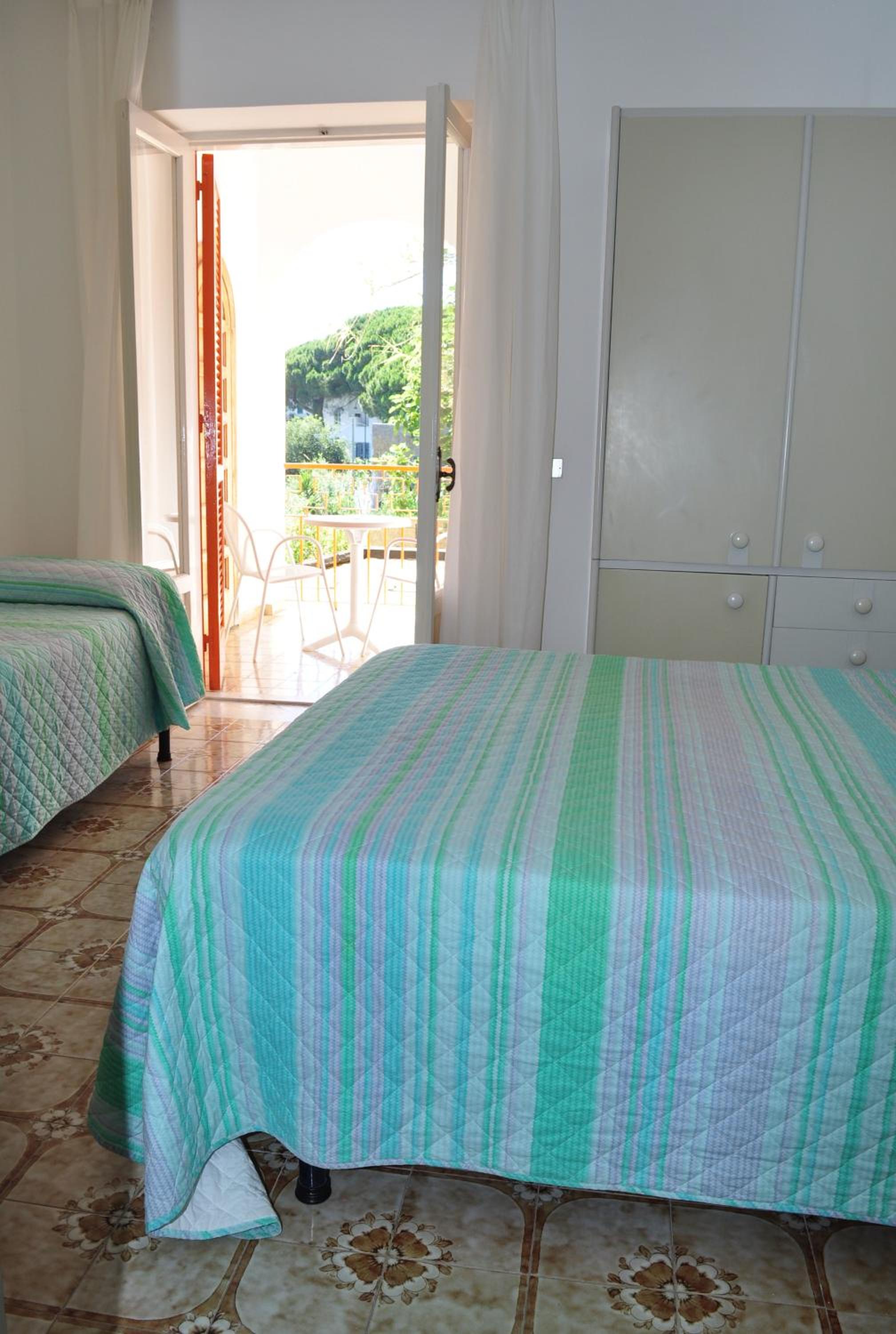 Superior Triple Room with Sea View - Photo 3