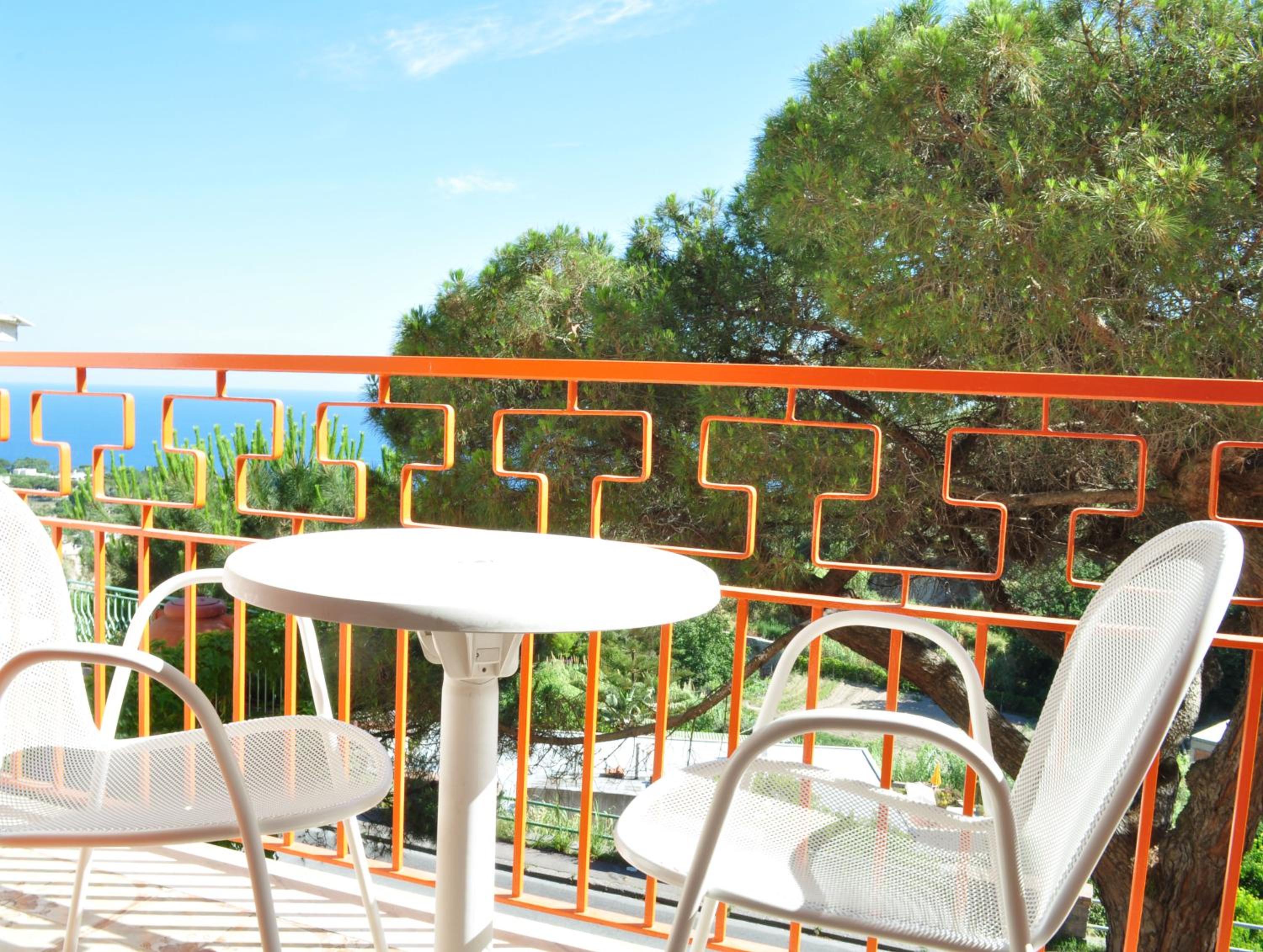 Quadruple Room with Sea View - Photo 10