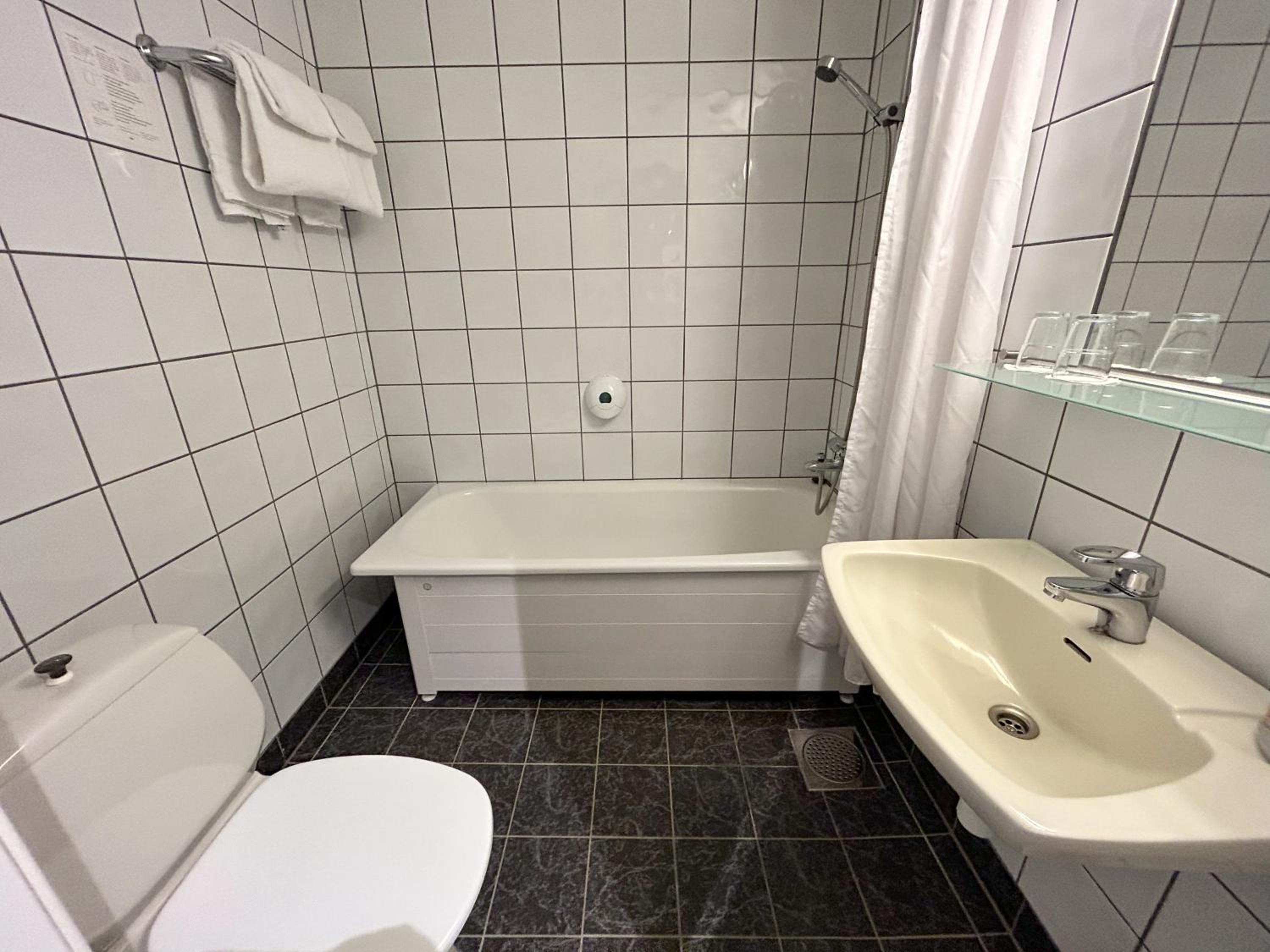 Double Room - Photo 8
