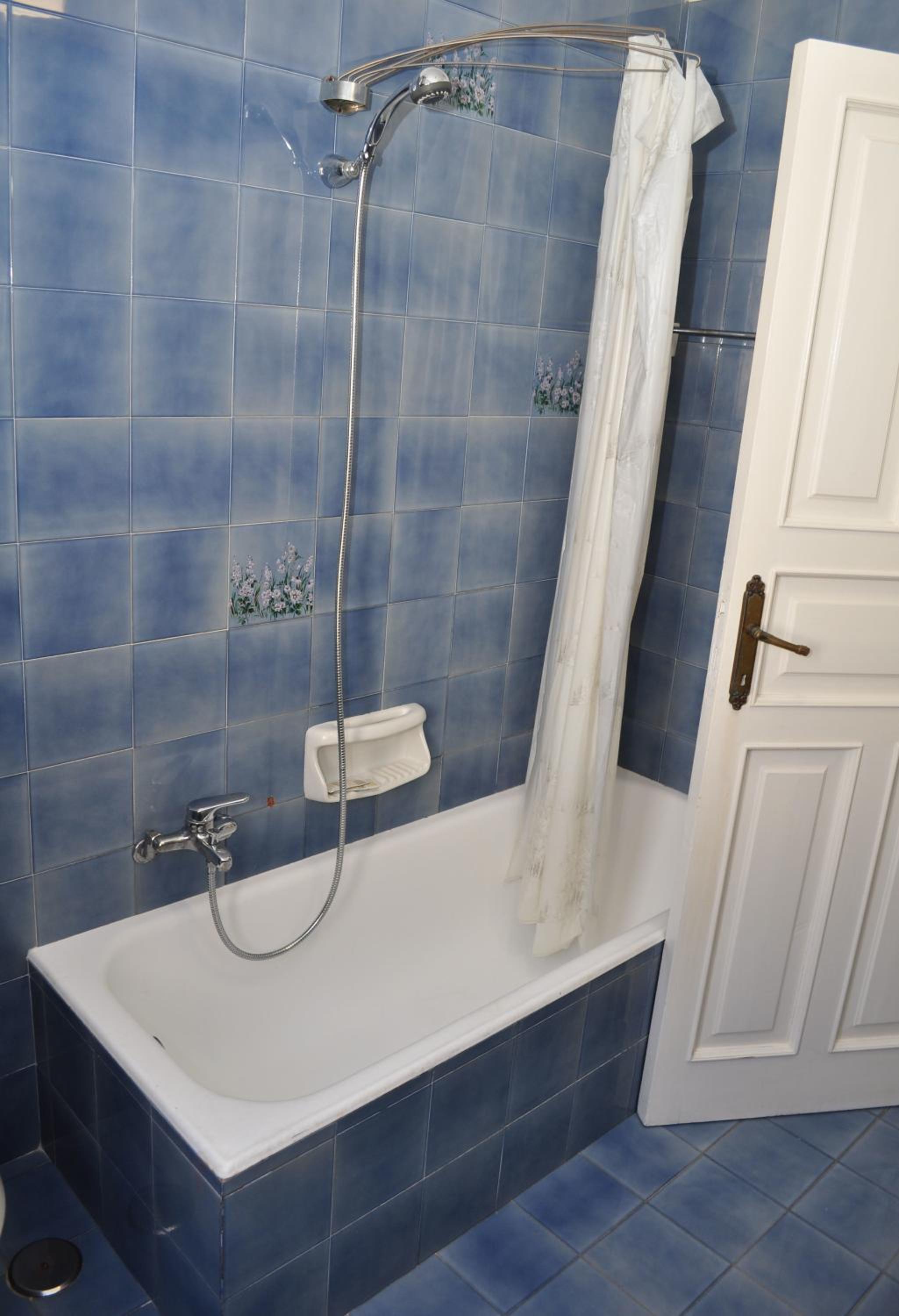 Quadruple Room with Sea View - Photo 5