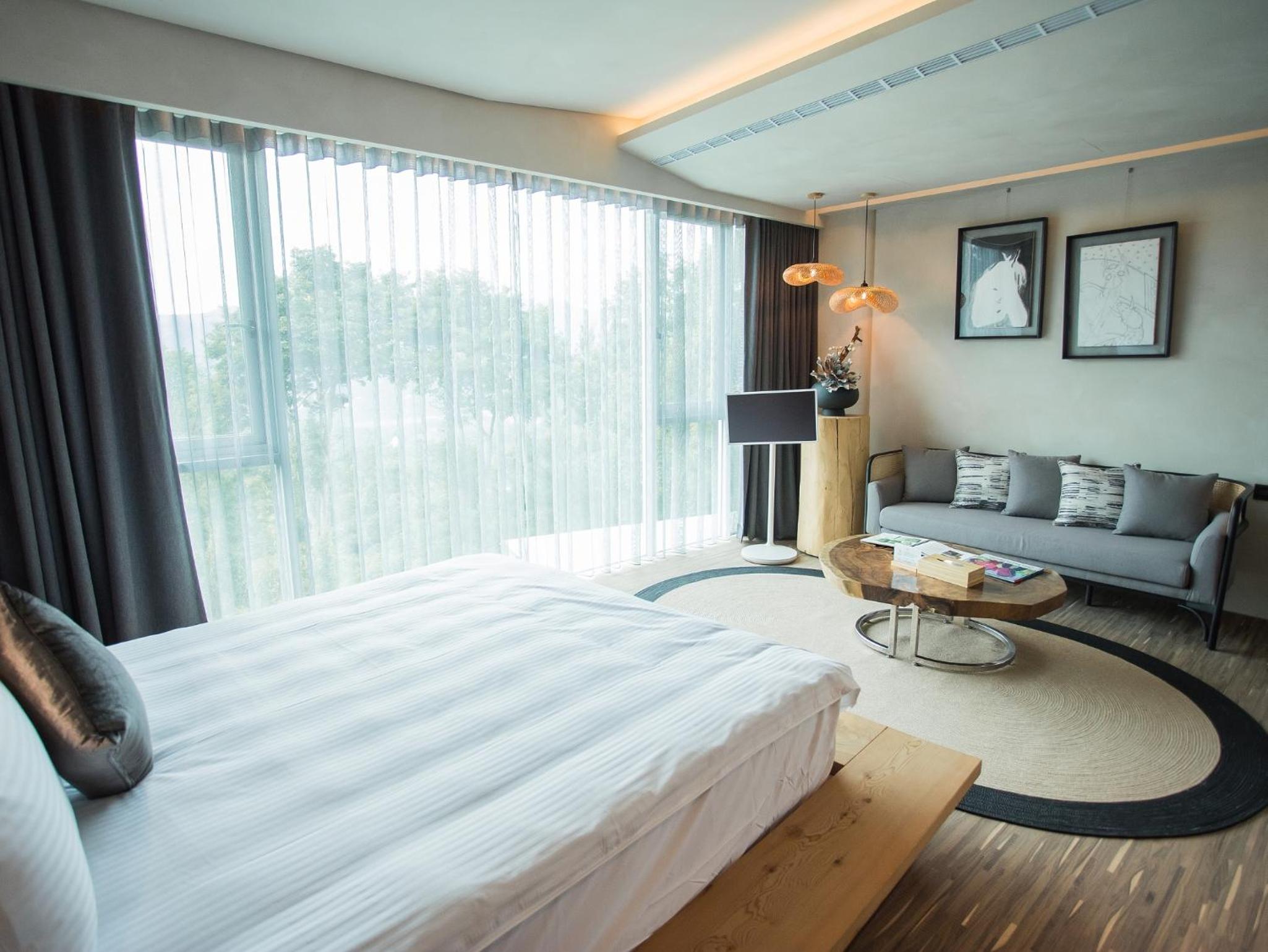 King Room with Balcony photo 2