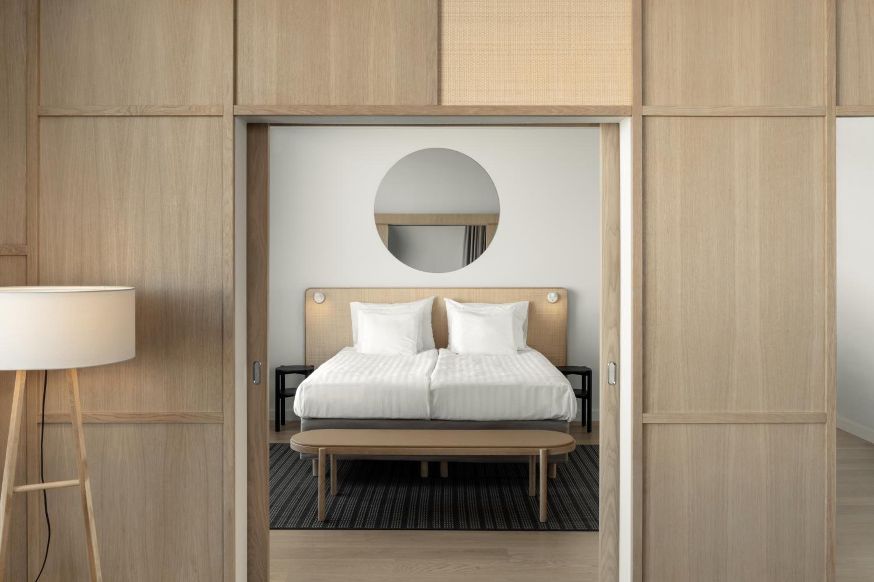 Suite - Photo 1