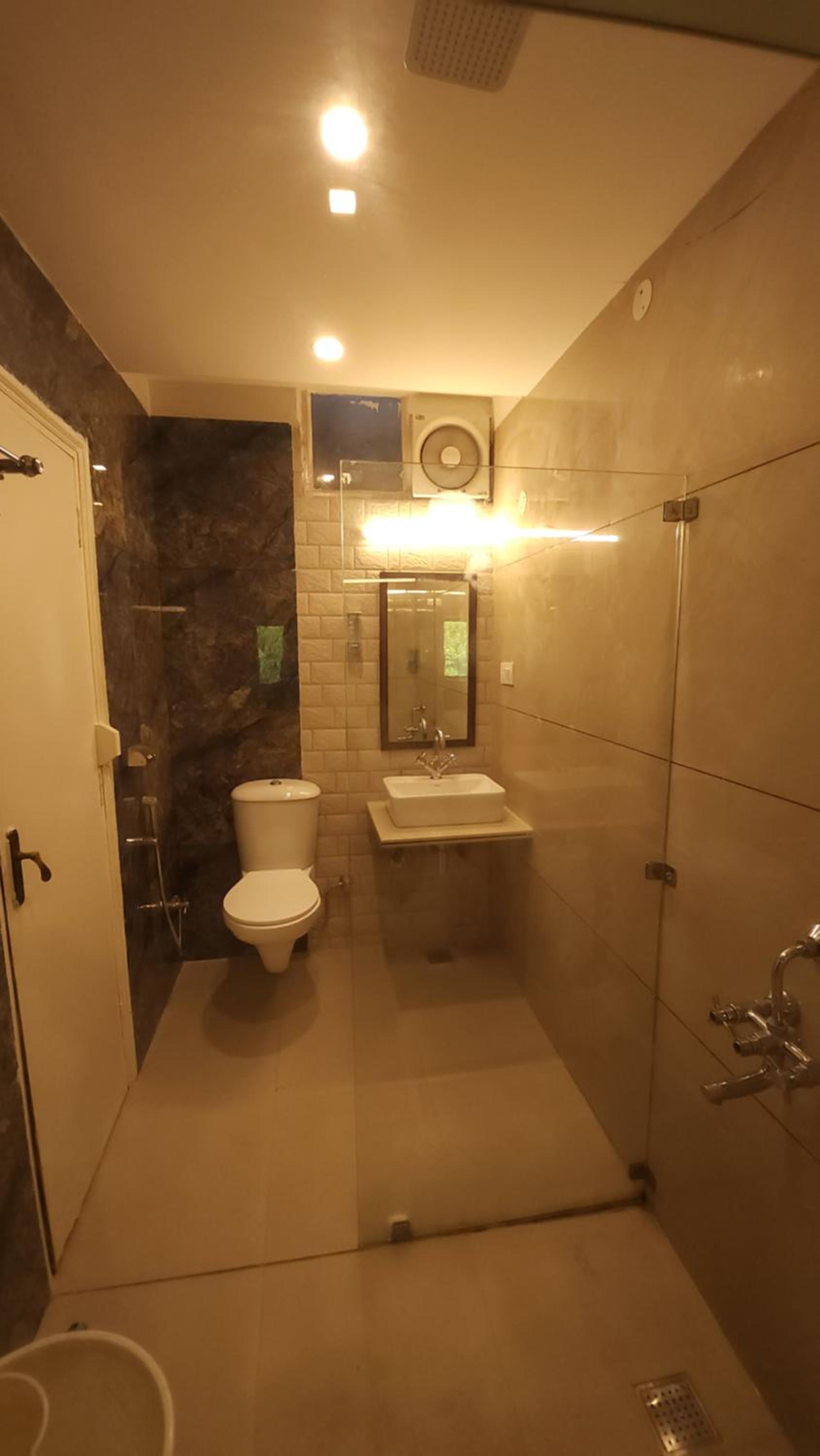 Deluxe King Room - Photo 4