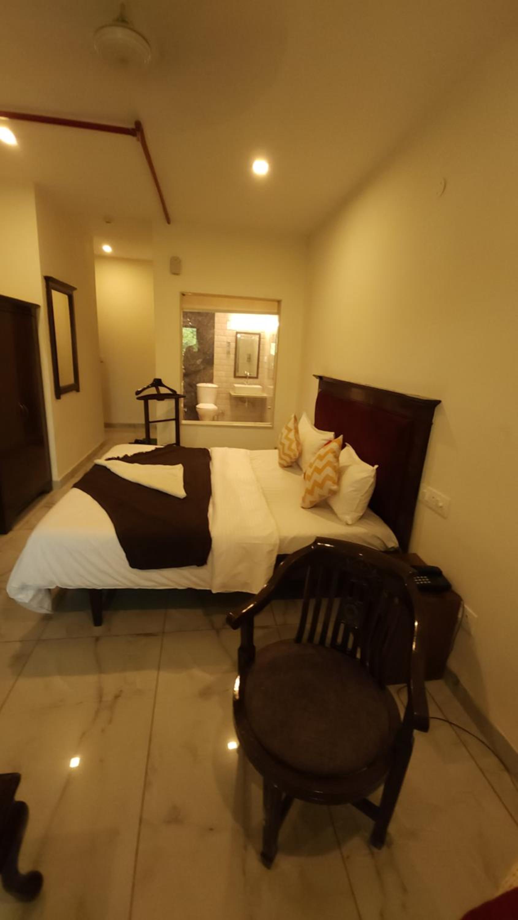 Deluxe King Room - Photo 3