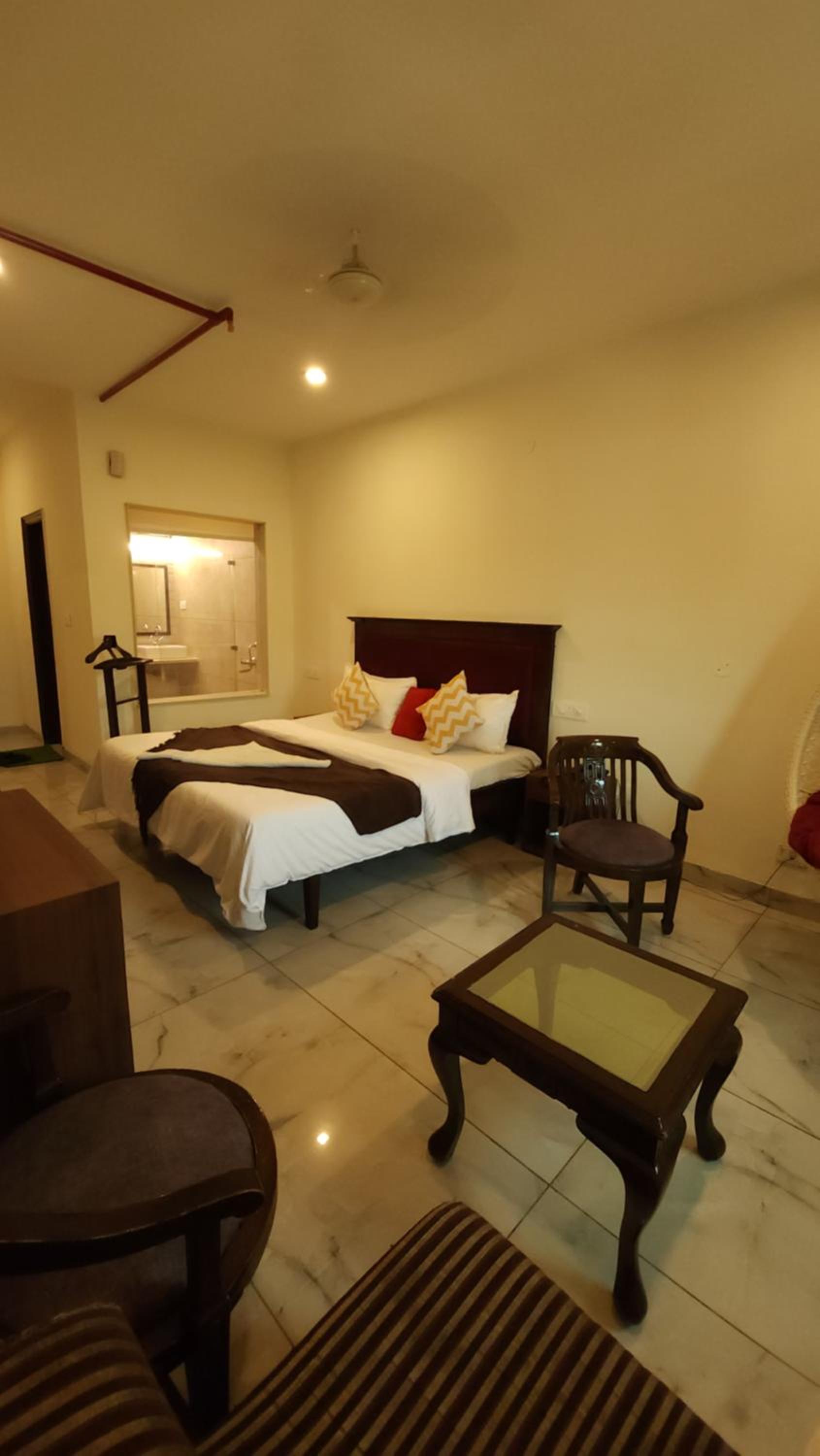 Deluxe King Room - Photo 2