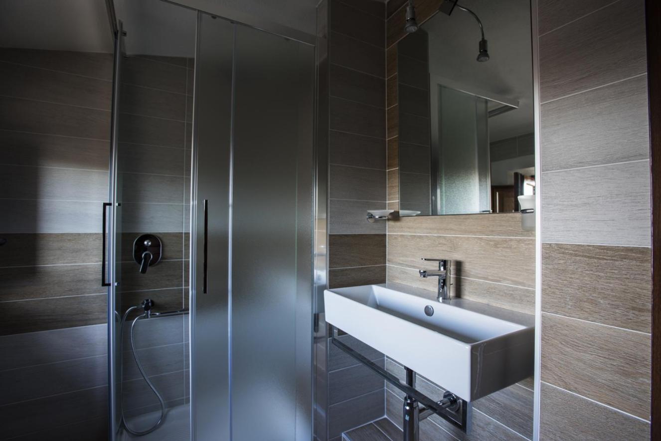 Triple Room with Private Bathroom - Photo 8