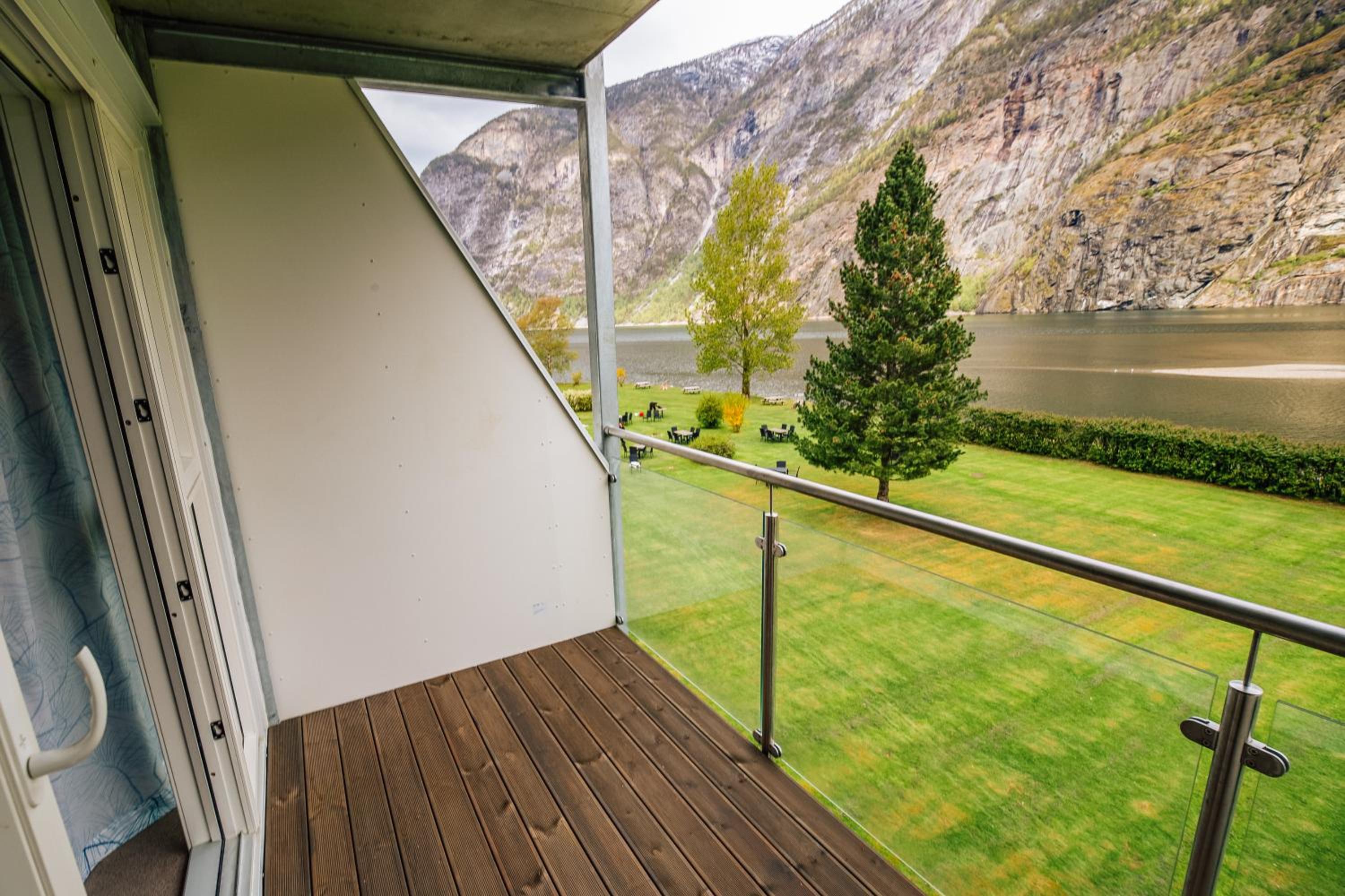 Deluxe Double Room with Balcony and Sea View - Photo 8