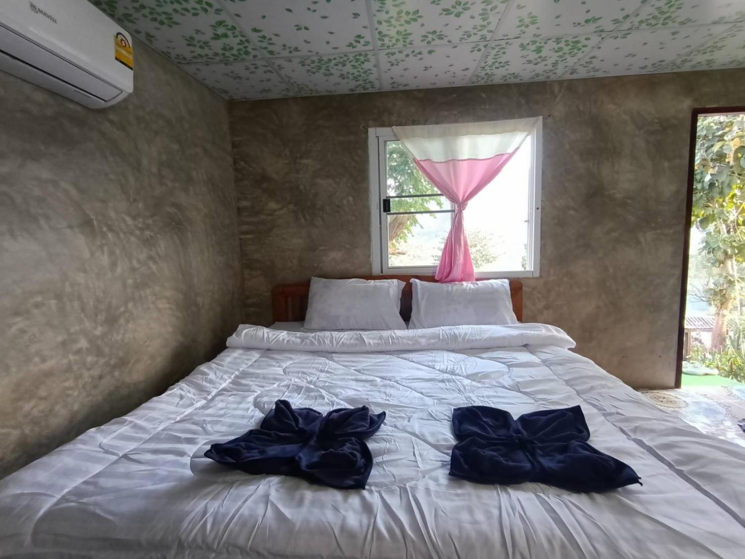 Deluxe King Room - Photo 1