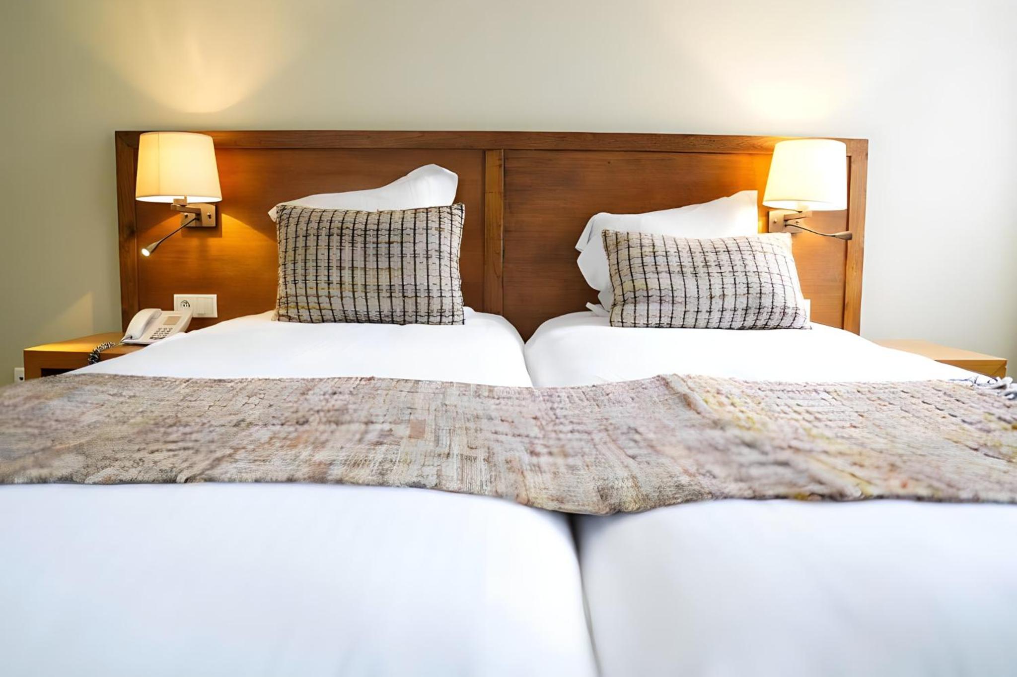 Standard Double or Twin Room - Photo 8