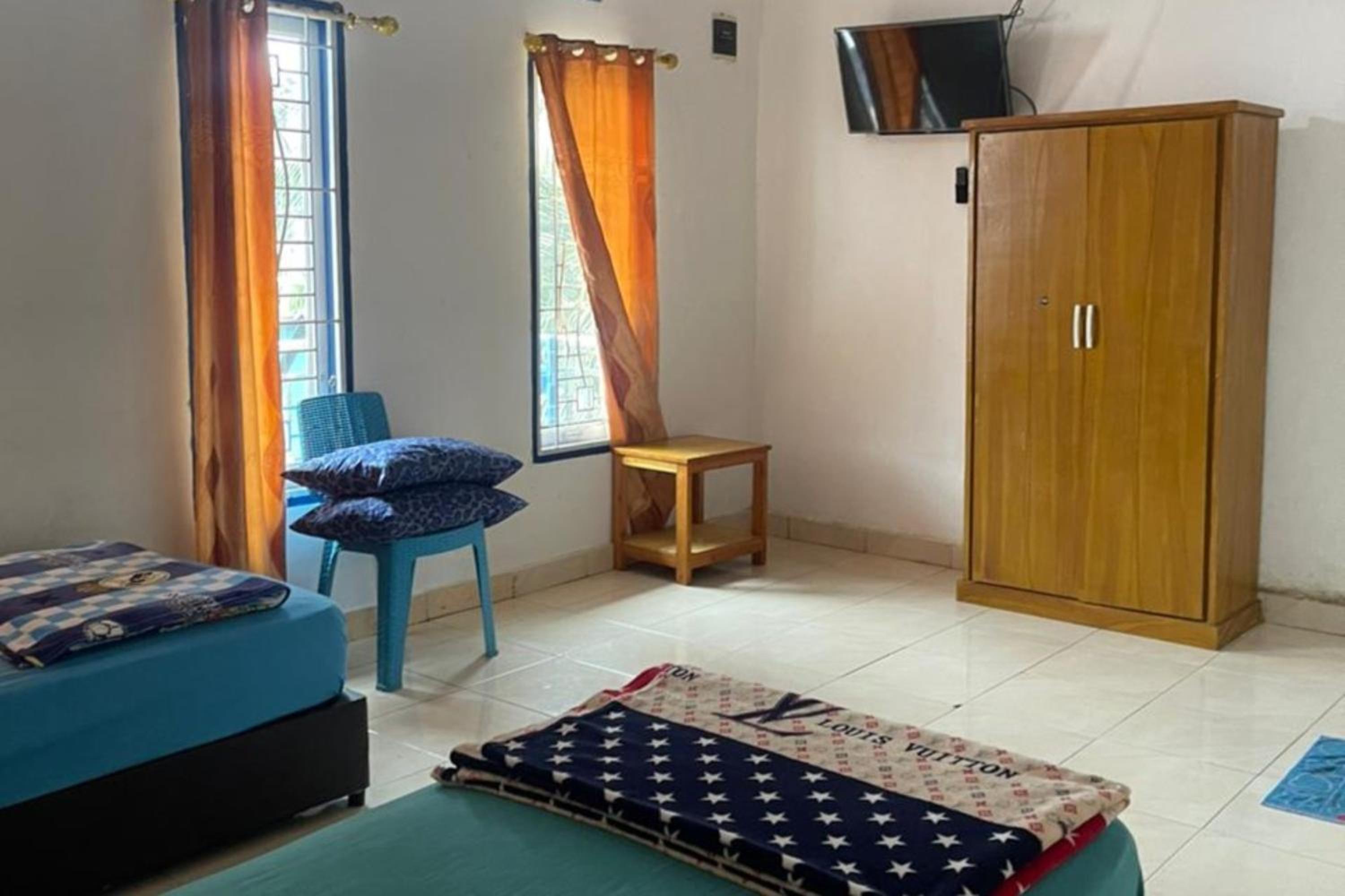 Small Twin Room photo 2
