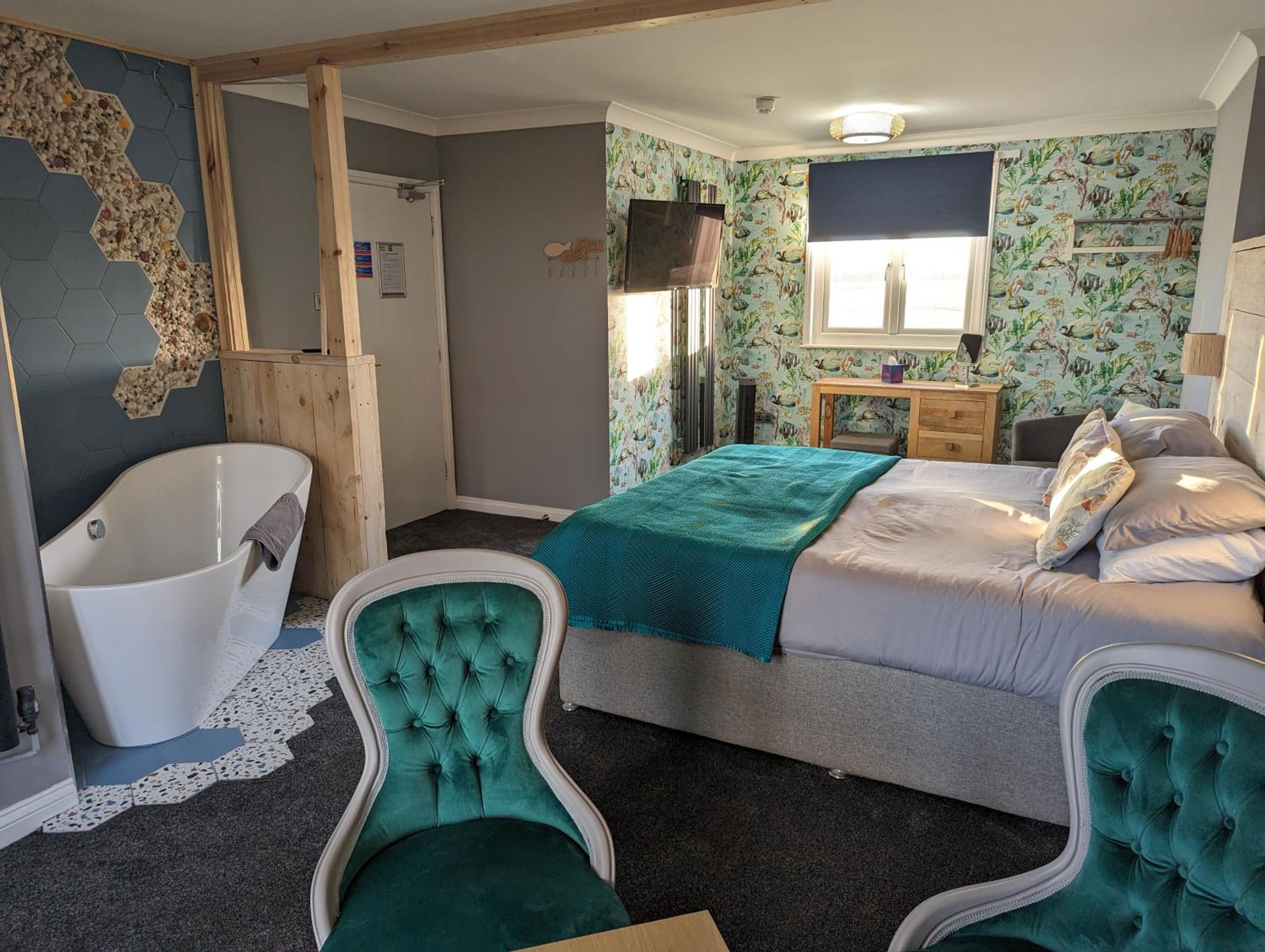 Deluxe Double Room with Sea View - Photo 6