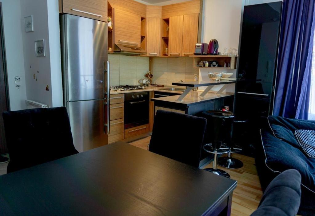 Apartment with Terrace - Photo 8