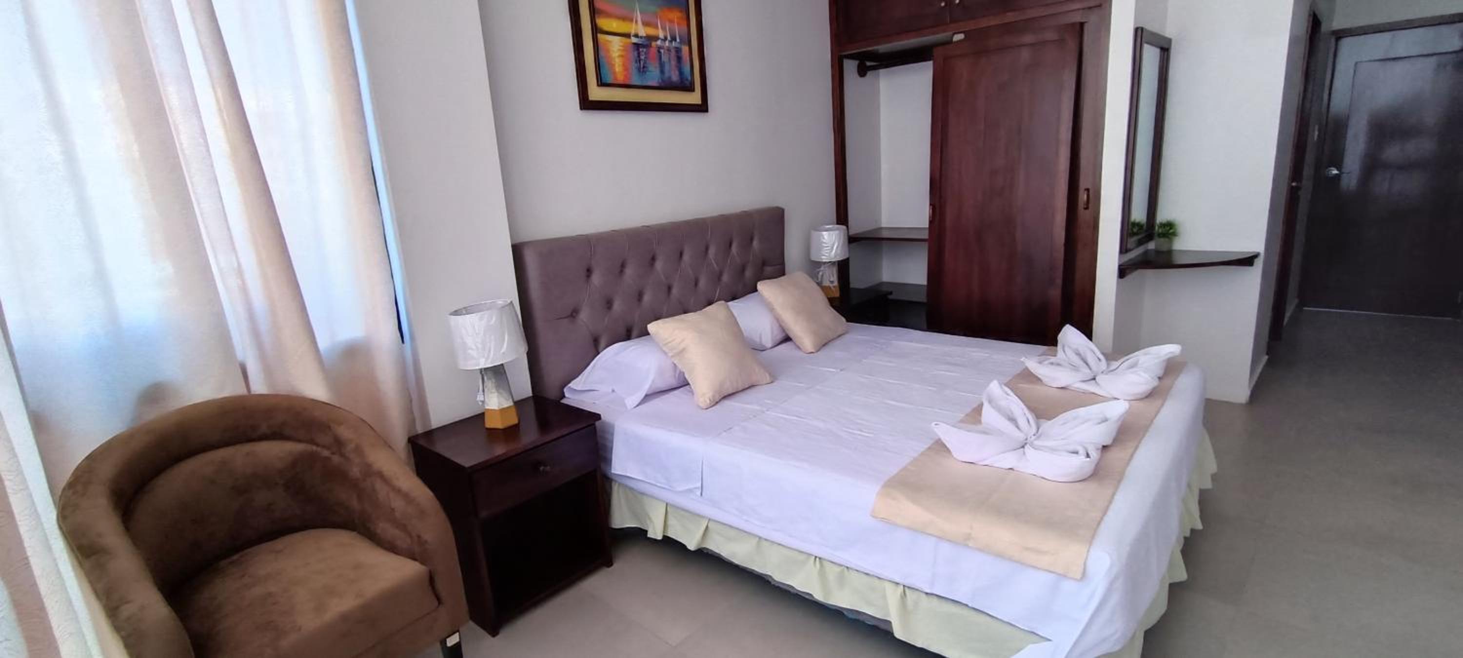 Queen Room with Balcony photo 3