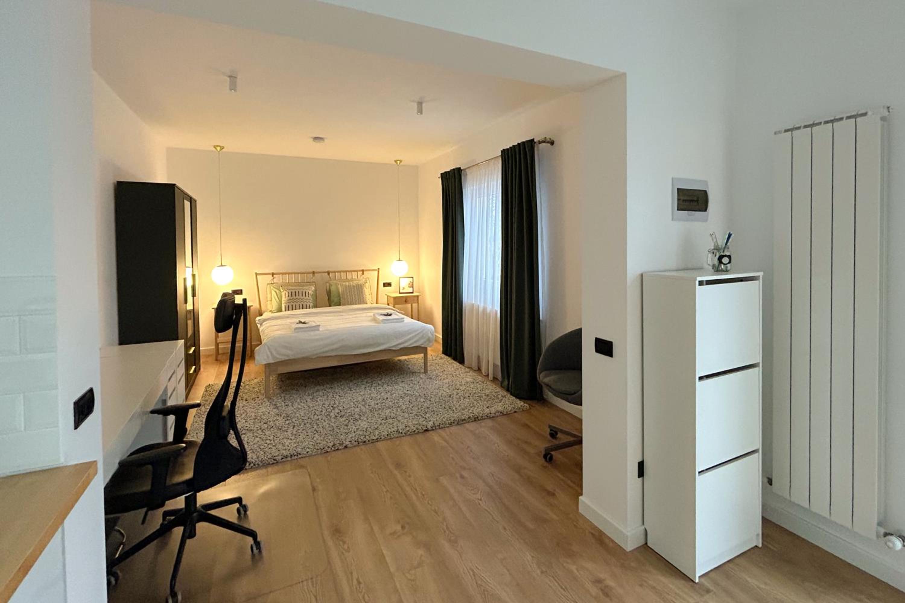 One-Bedroom Apartment photo 1