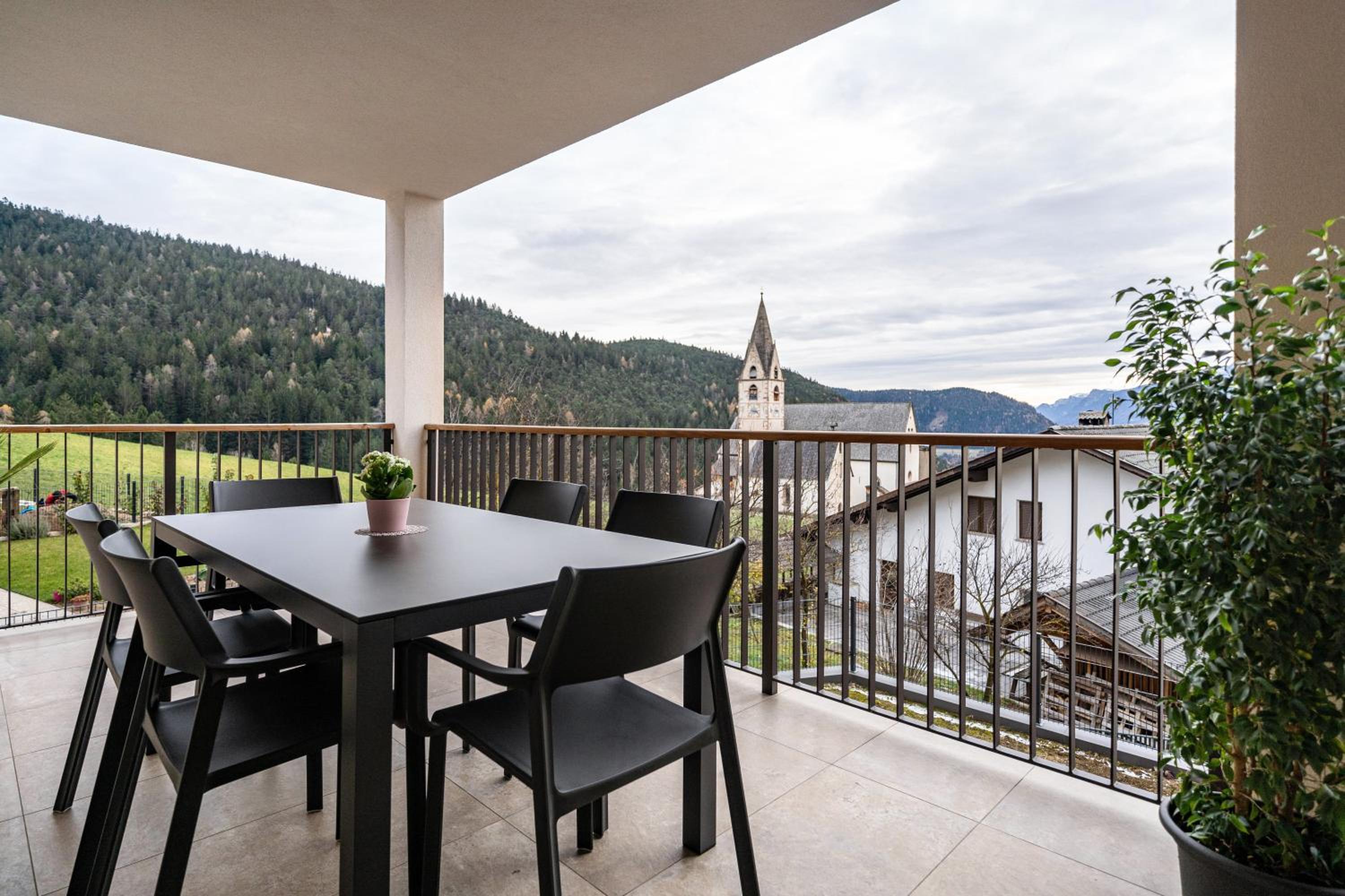 Two-Bedroom Deluxe Apartment with Garden View photo 2