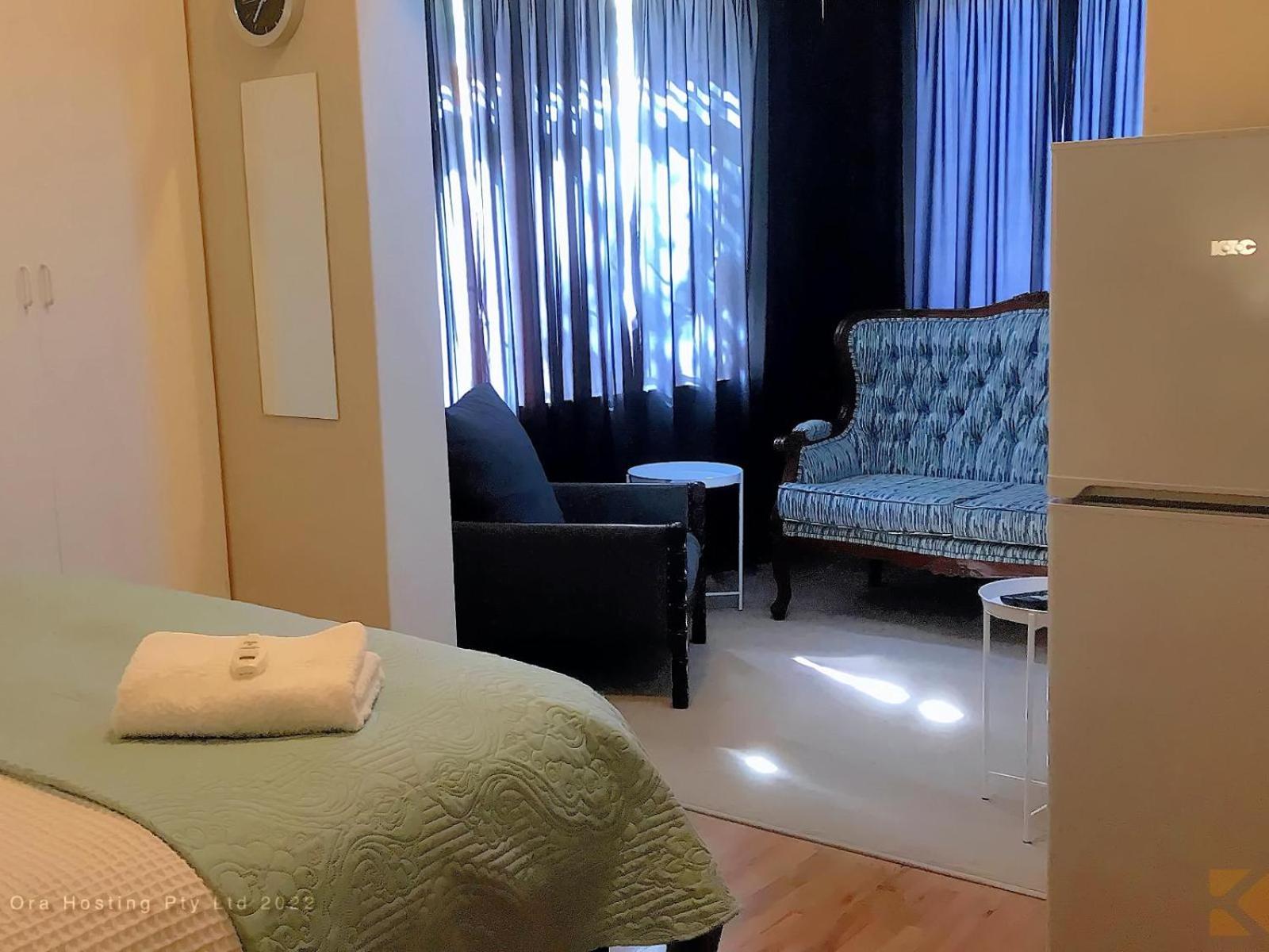 Queen Room photo 2