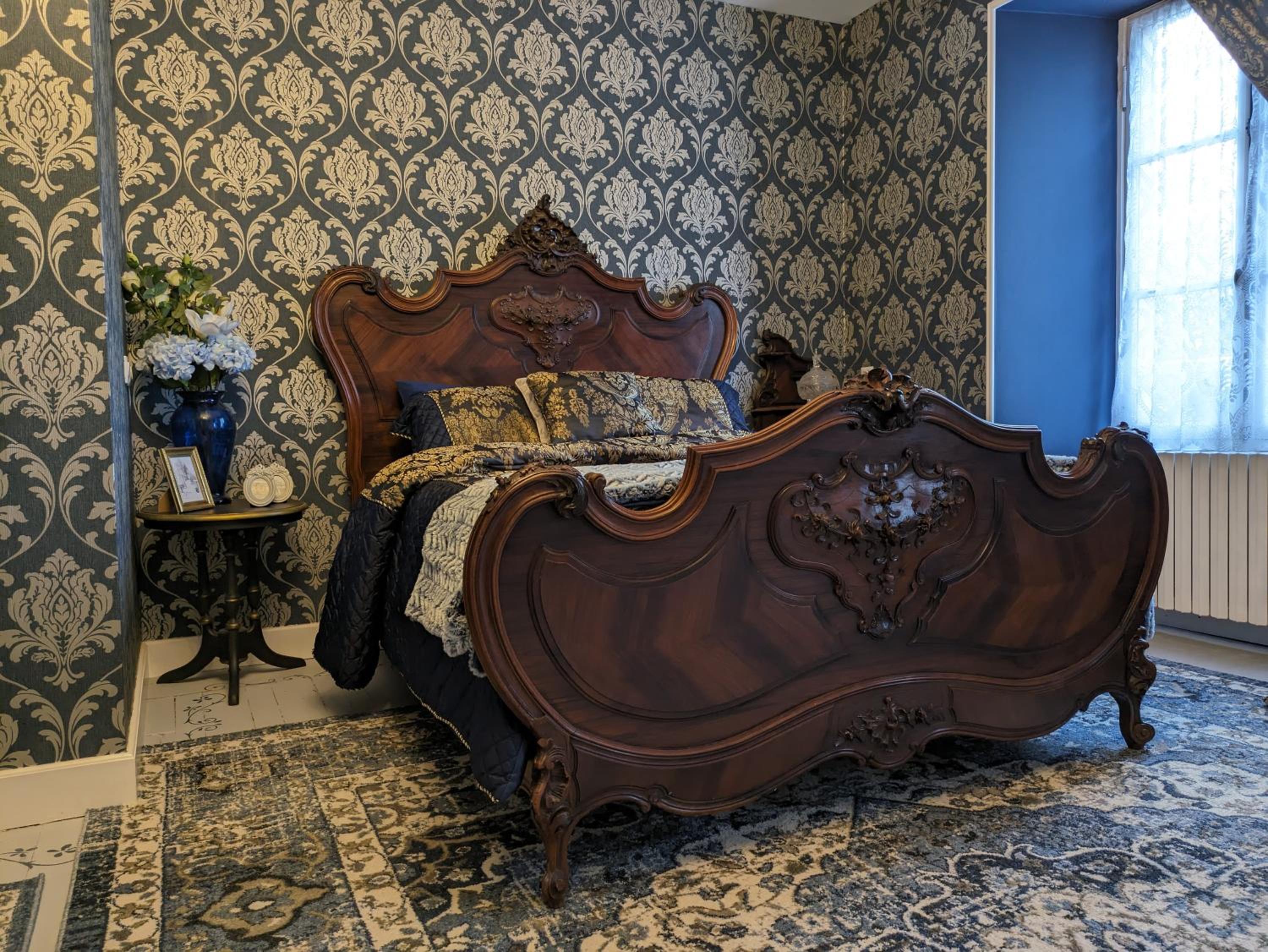 Deluxe King Suite photo 1