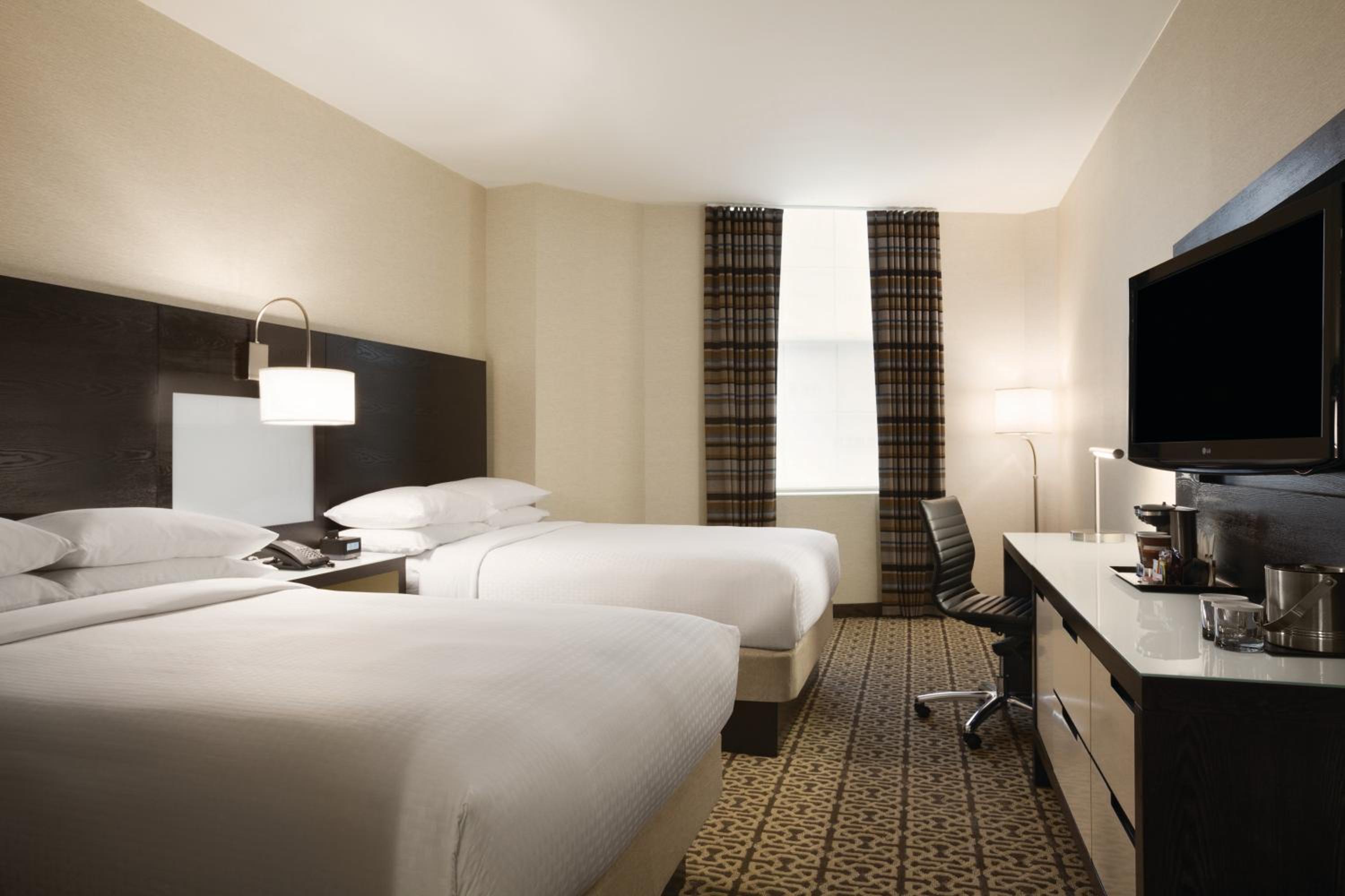 Double Room with Two Double Beds - Photo 3