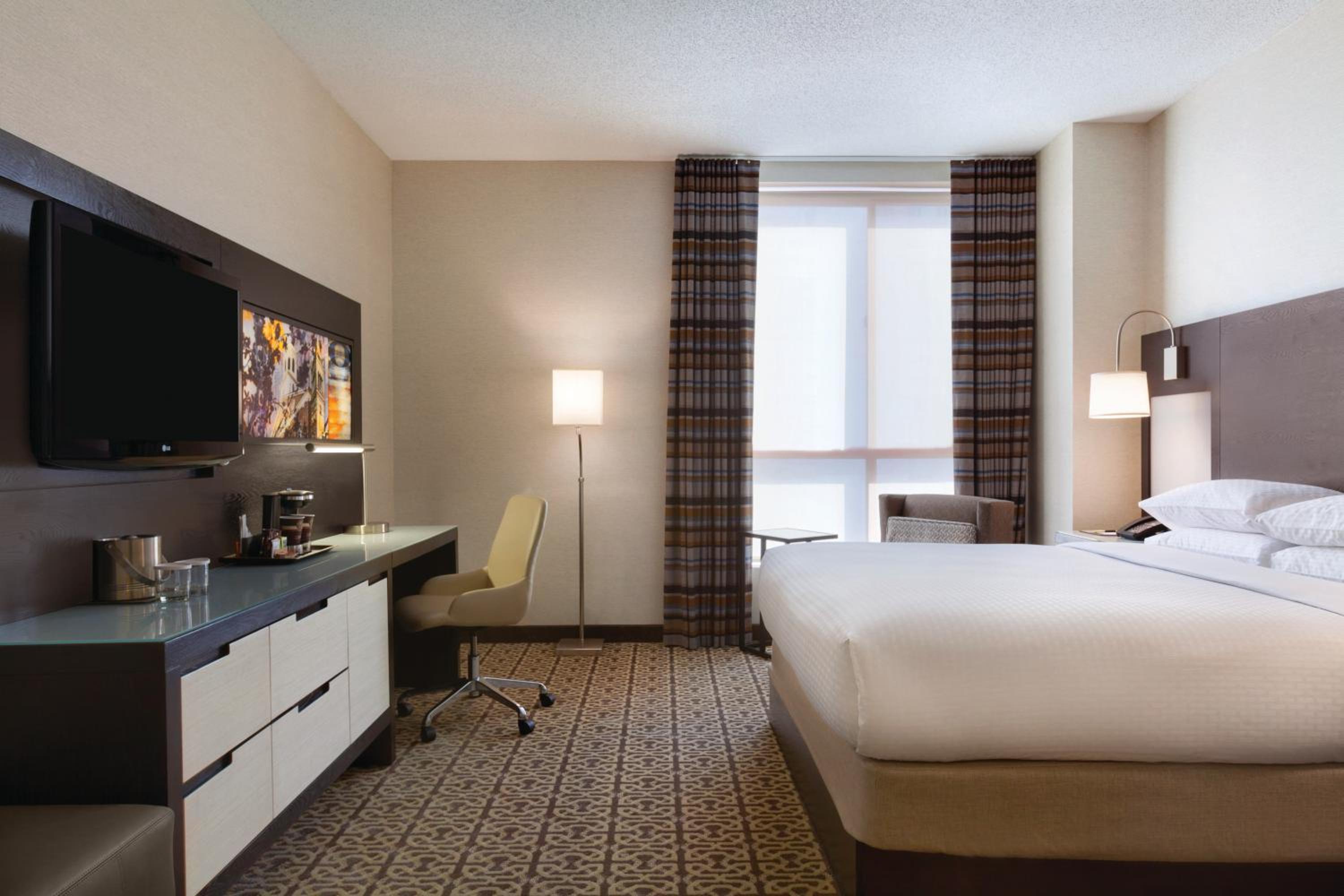 Deluxe King Room - Photo 1