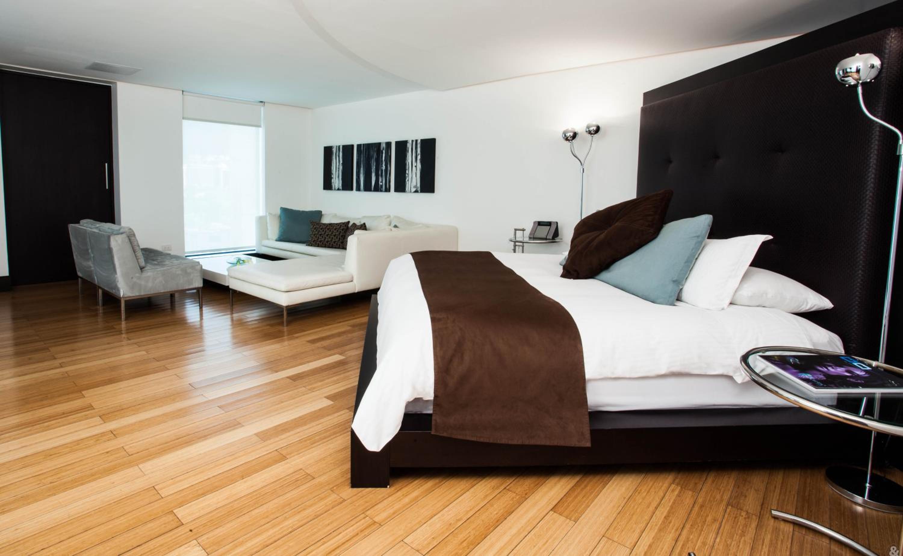 Executive Suite - Photo 1