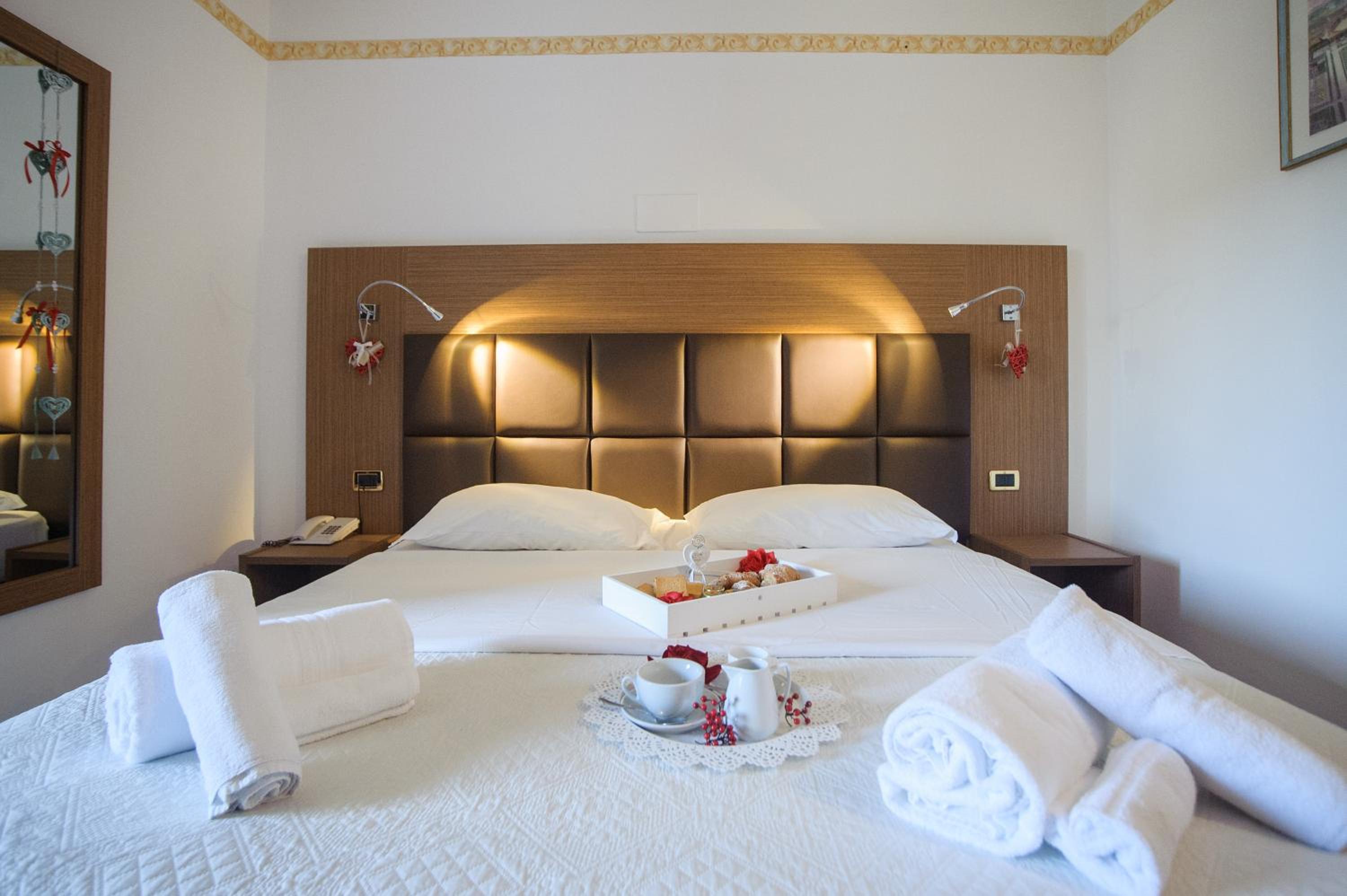 Double Room - Photo 3