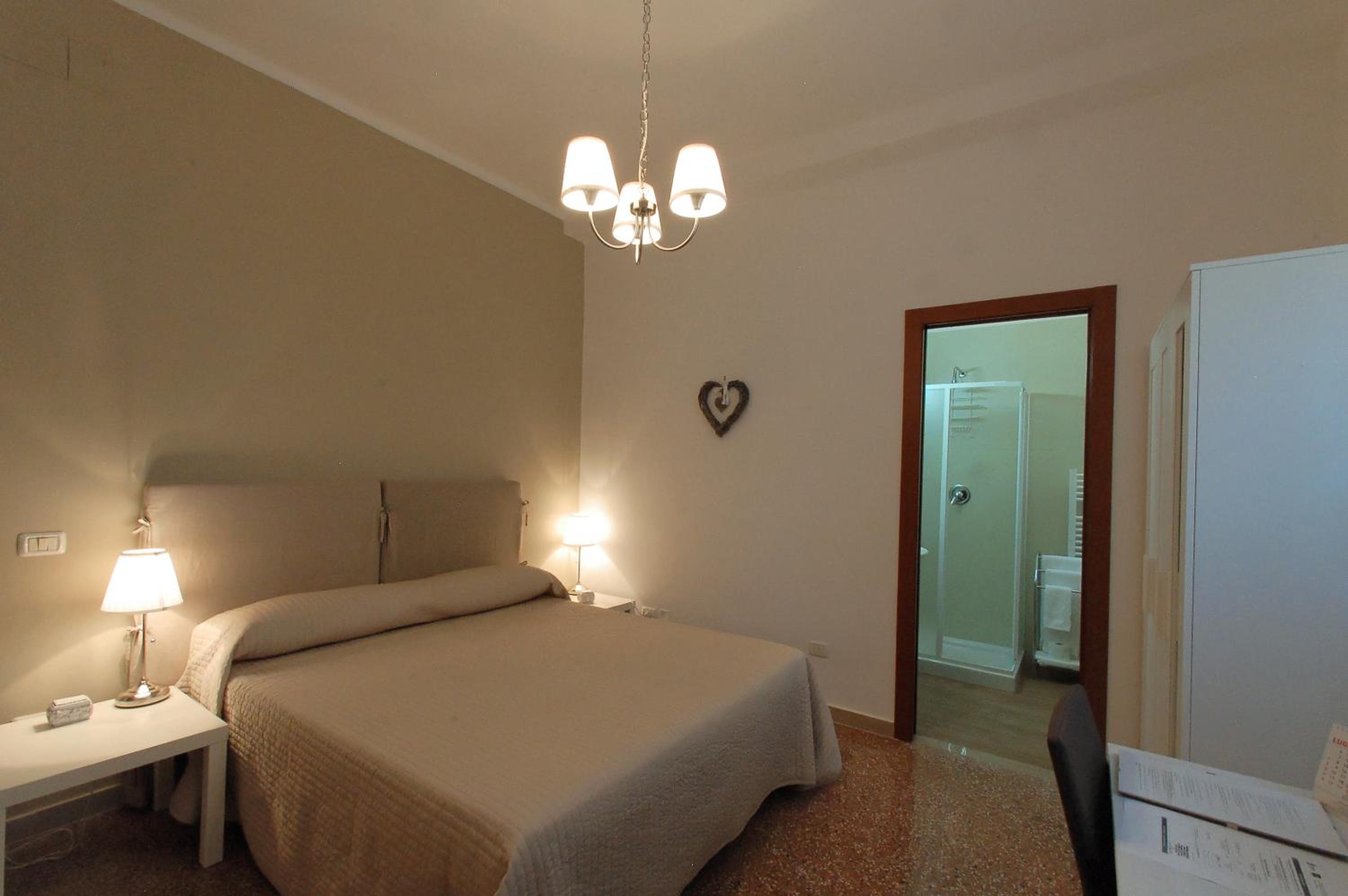 Double Room - Photo 2