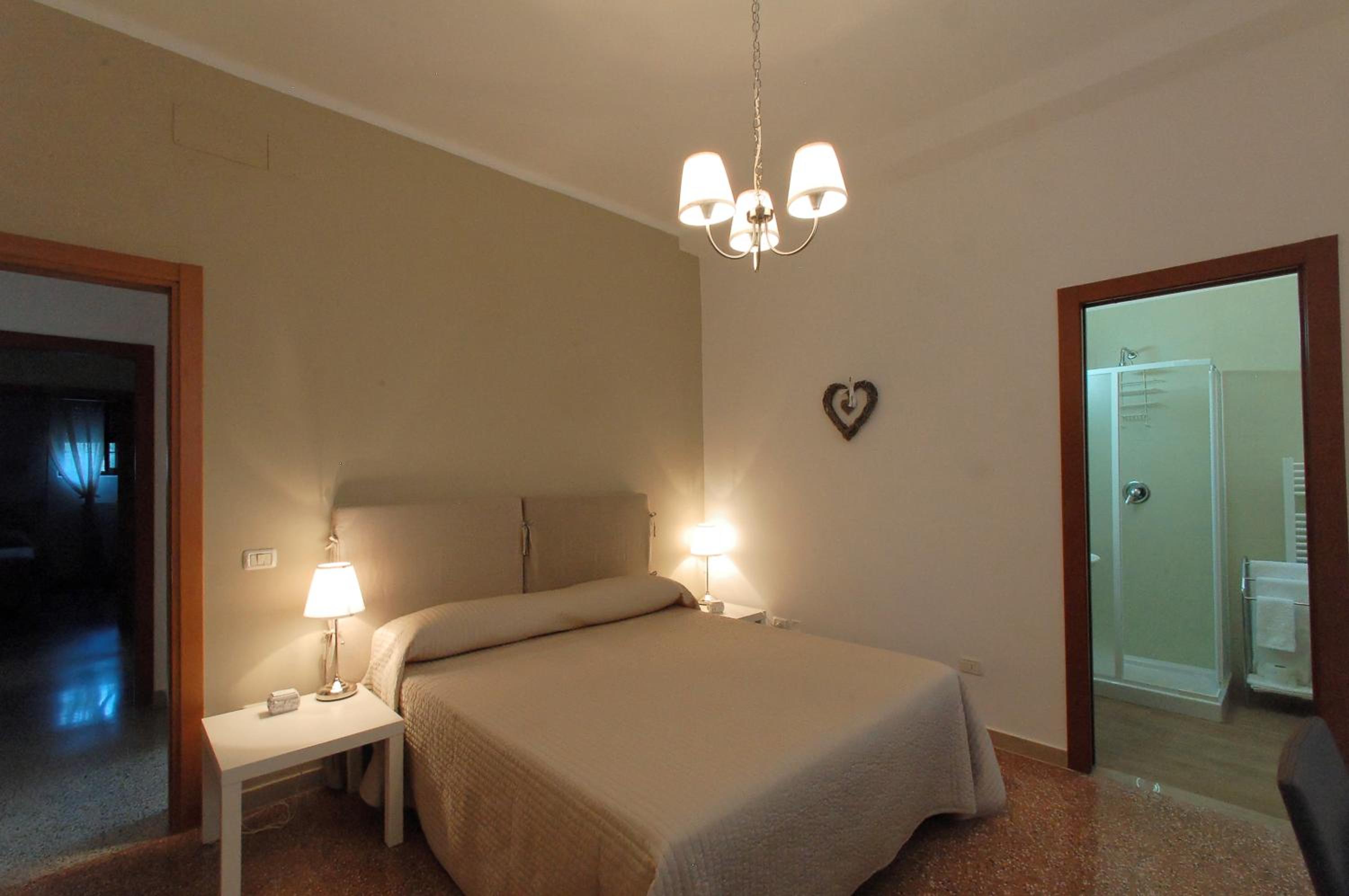 Double Room - Photo 3