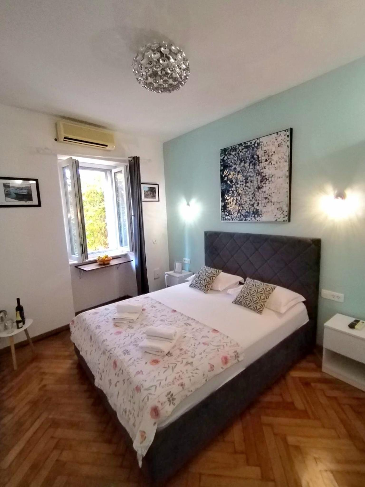 Apartment with Garden View