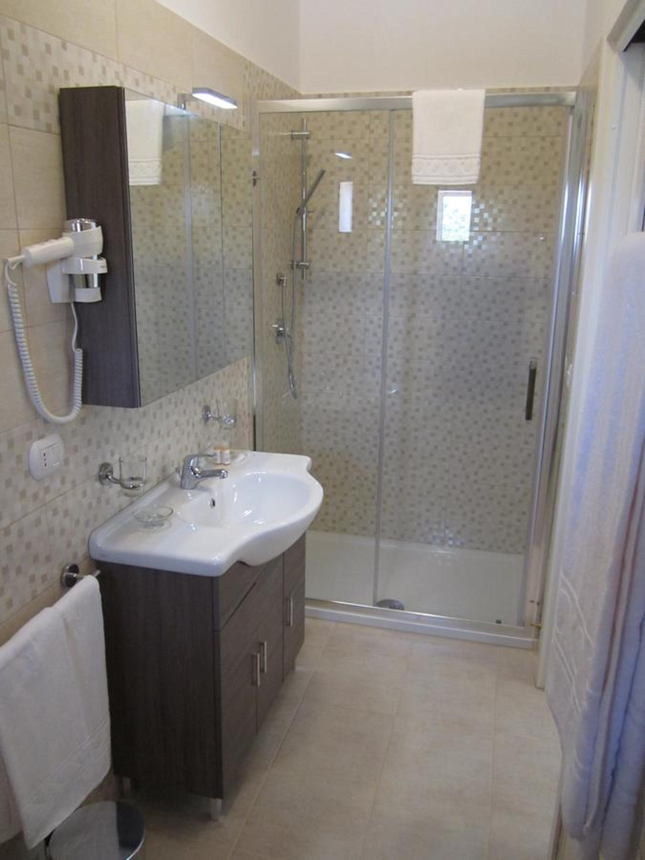 Double Or Twin Room With Bathroom photo 3